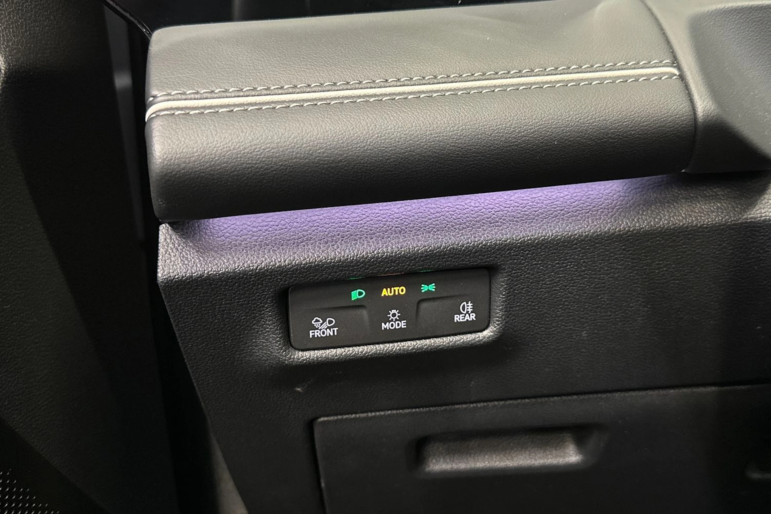 harmaa Volkswagen Tiguan 2025 kuva 29.