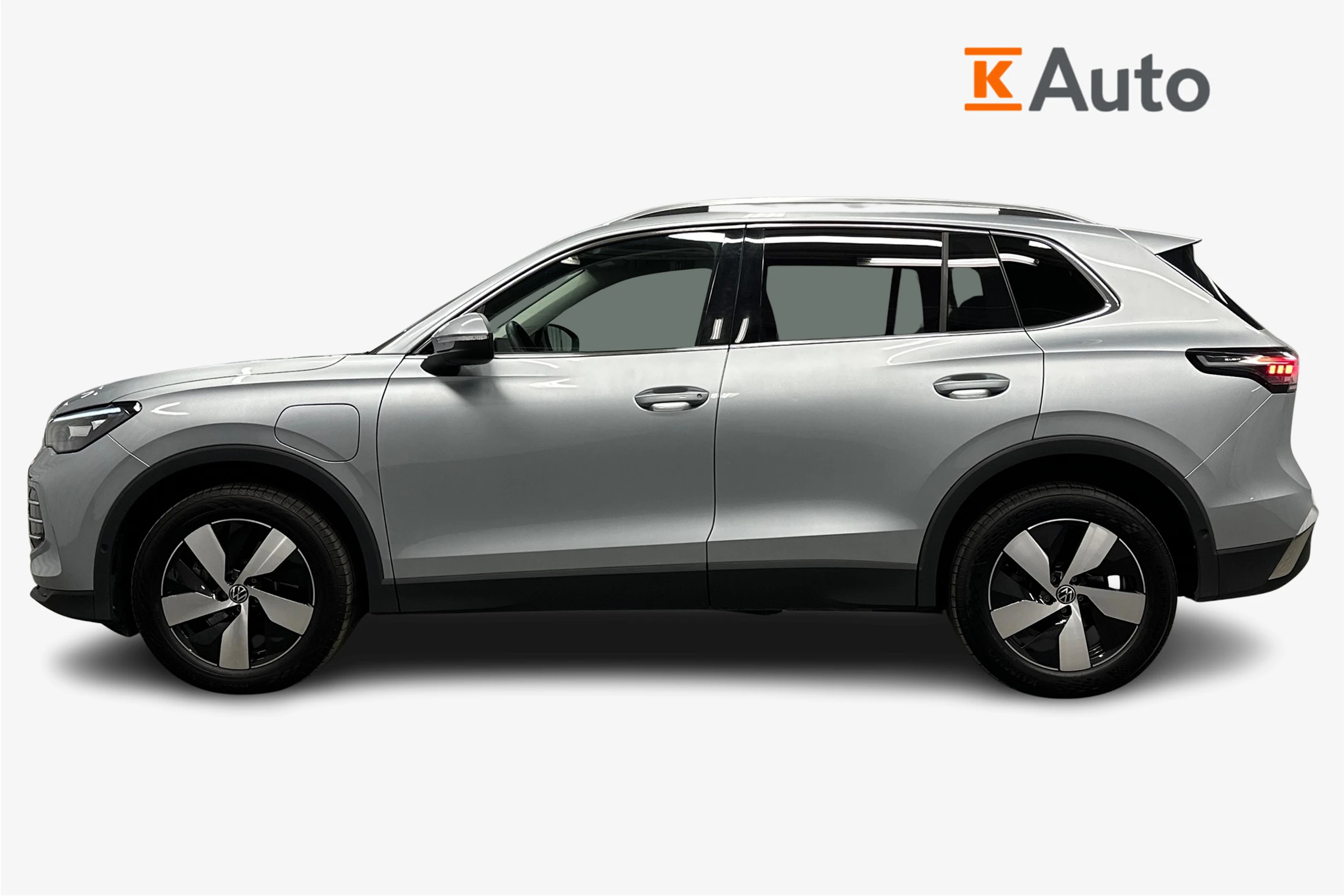 harmaa Volkswagen Tiguan 2025 kuva 7.