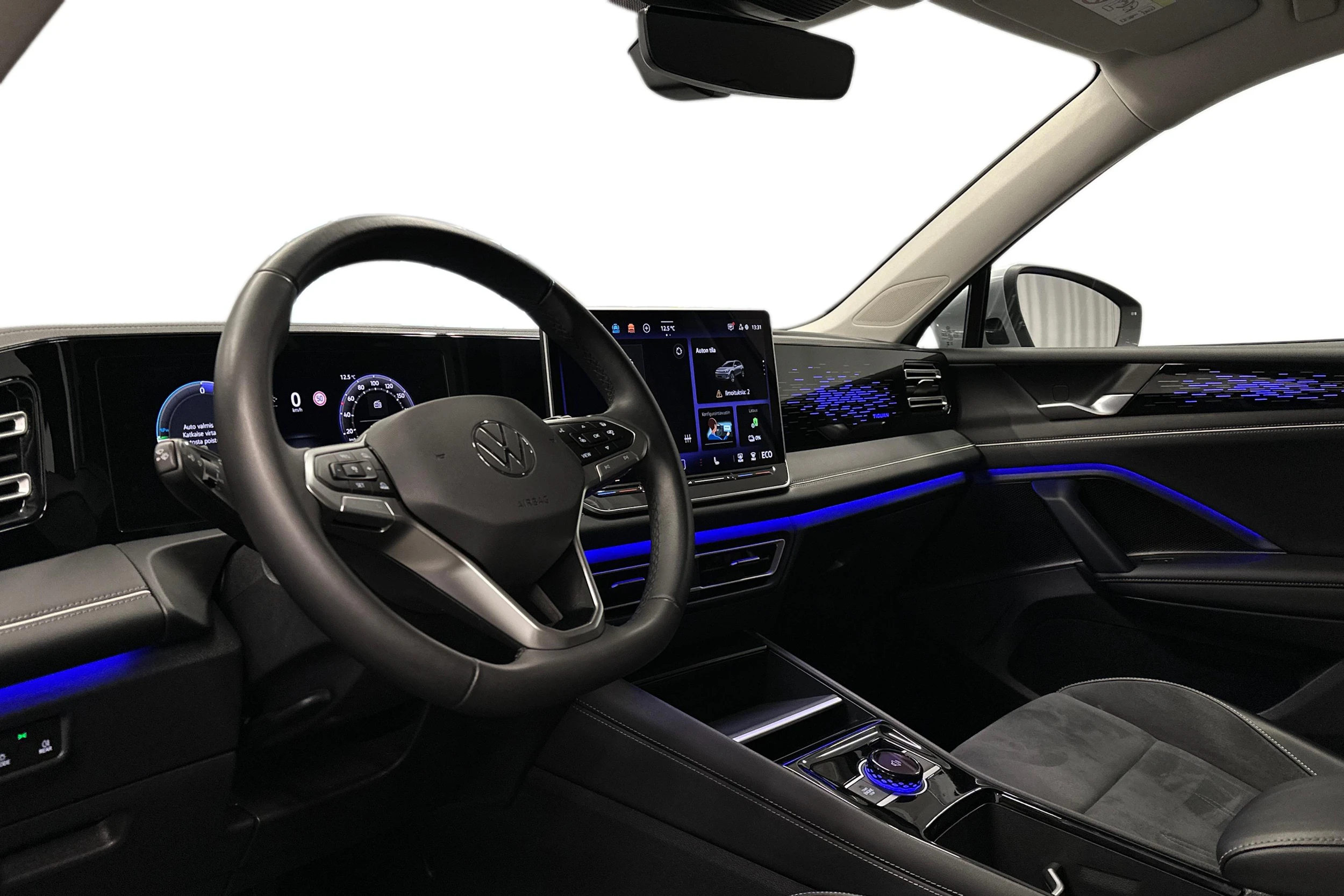harmaa Volkswagen Tiguan 2025 kuva 8.