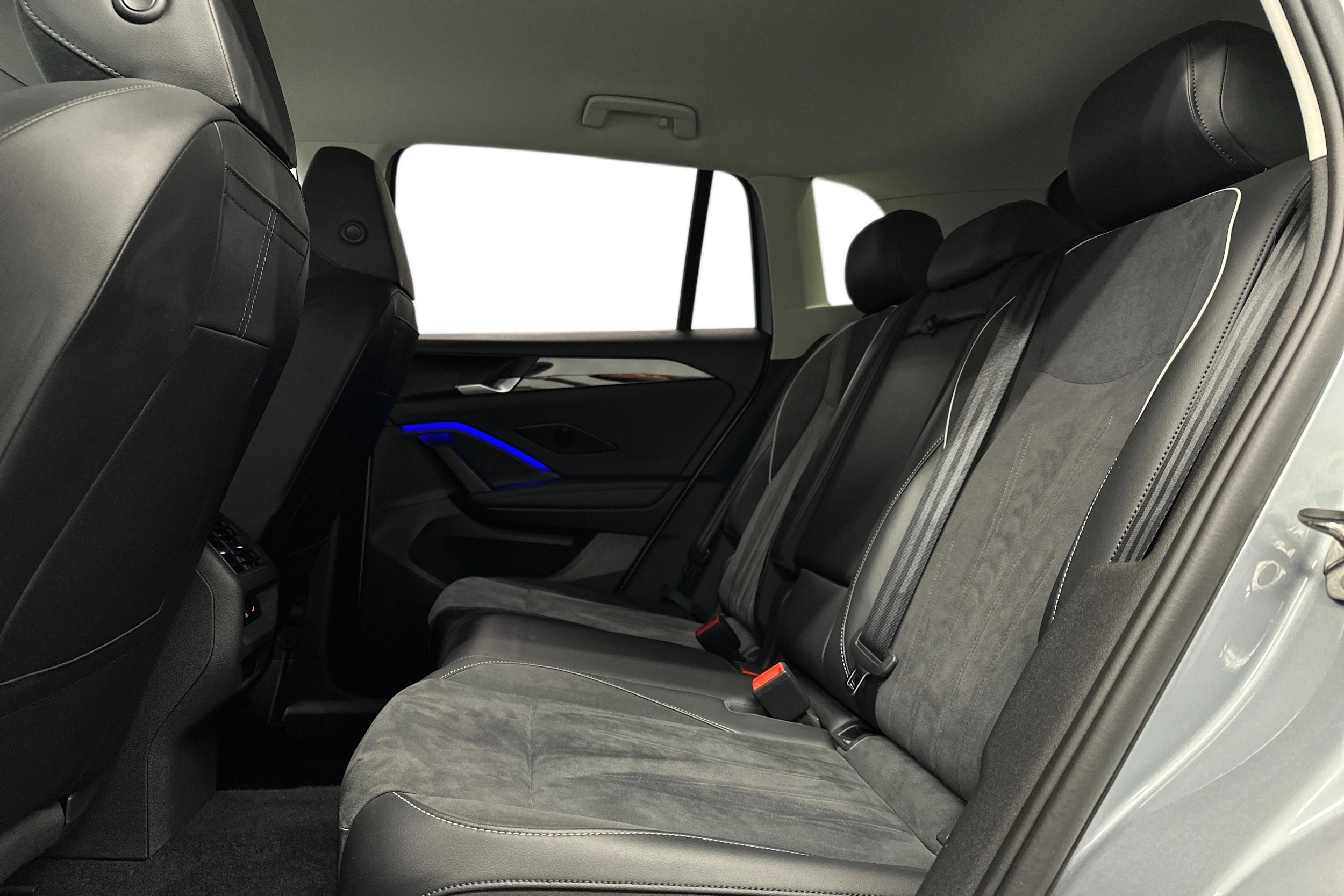 harmaa Volkswagen Tiguan 2025 kuva 11.