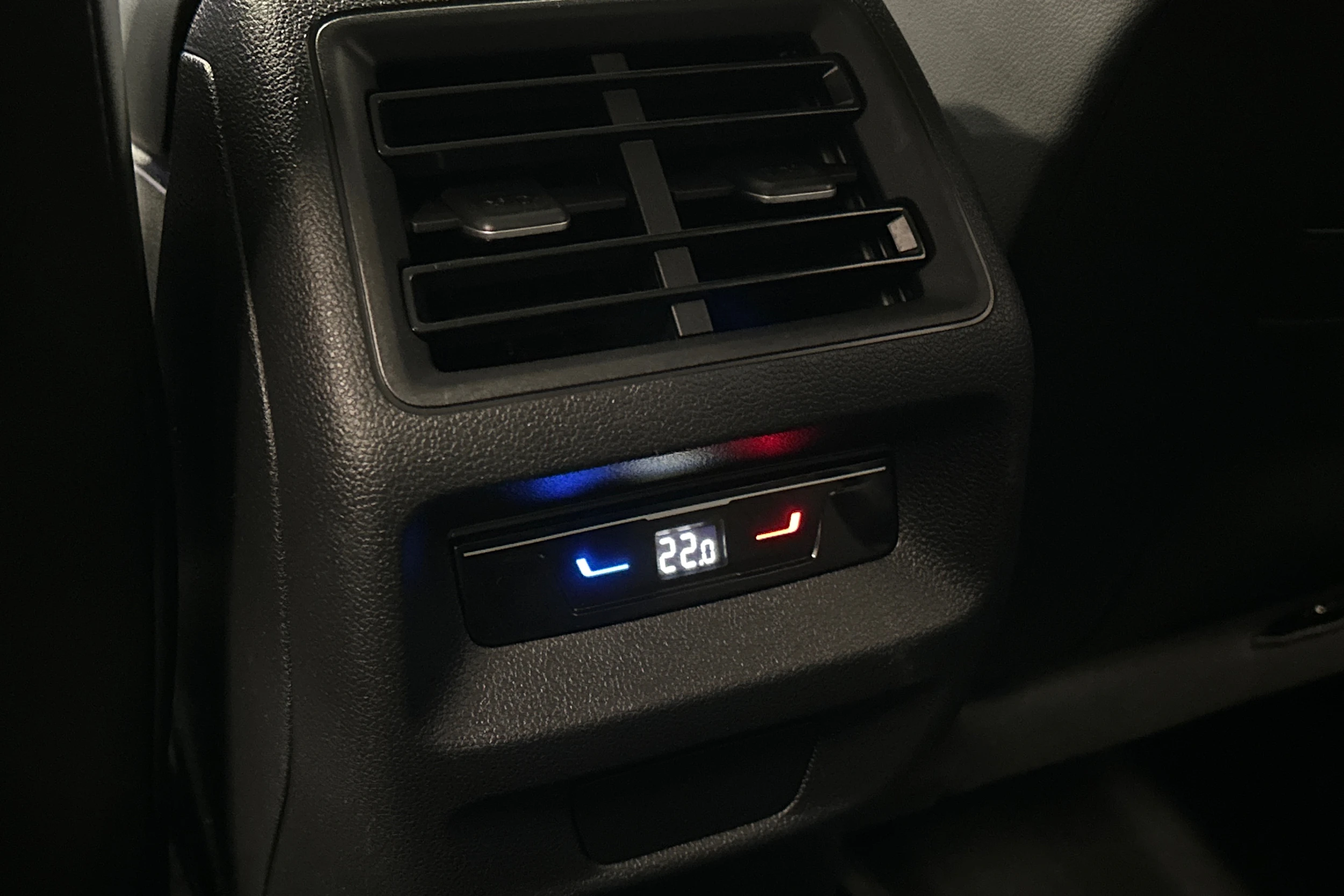 harmaa Volkswagen Tiguan 2025 kuva 18.
