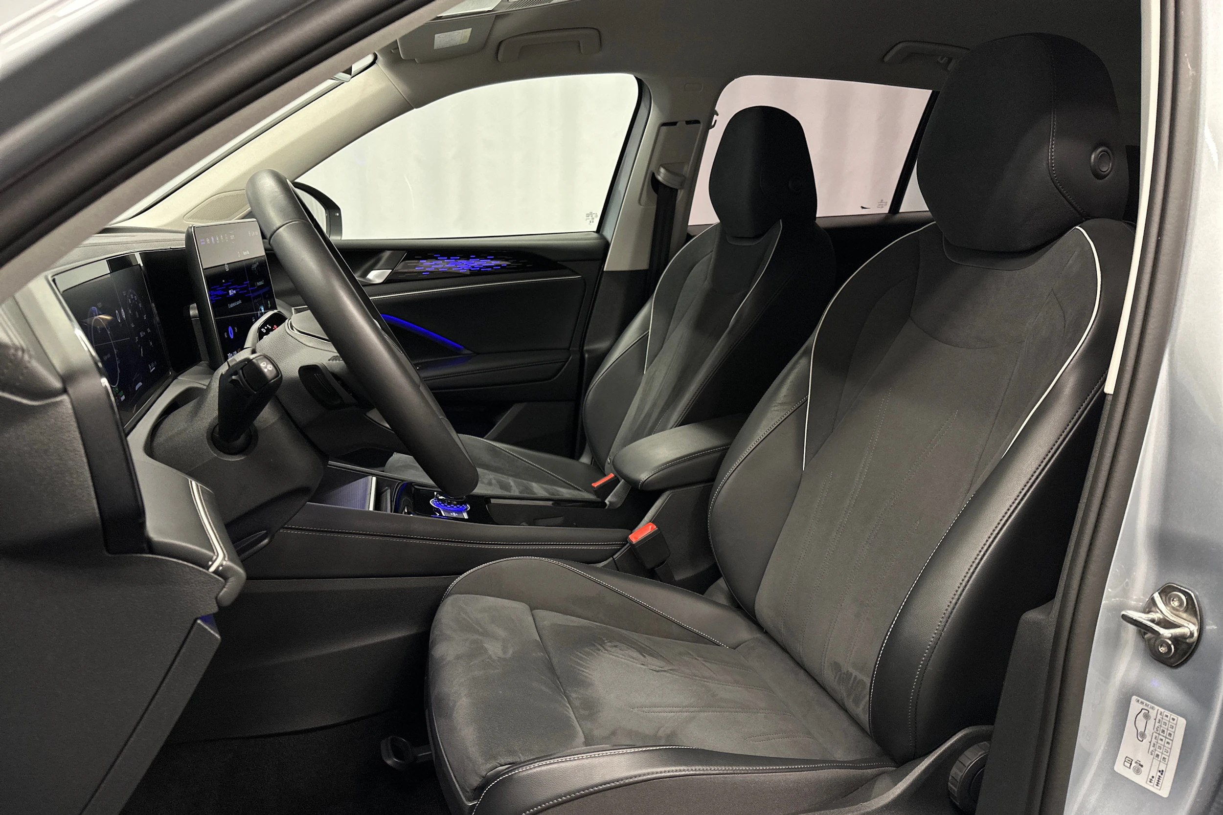 harmaa Volkswagen Tiguan 2025 kuva 19.