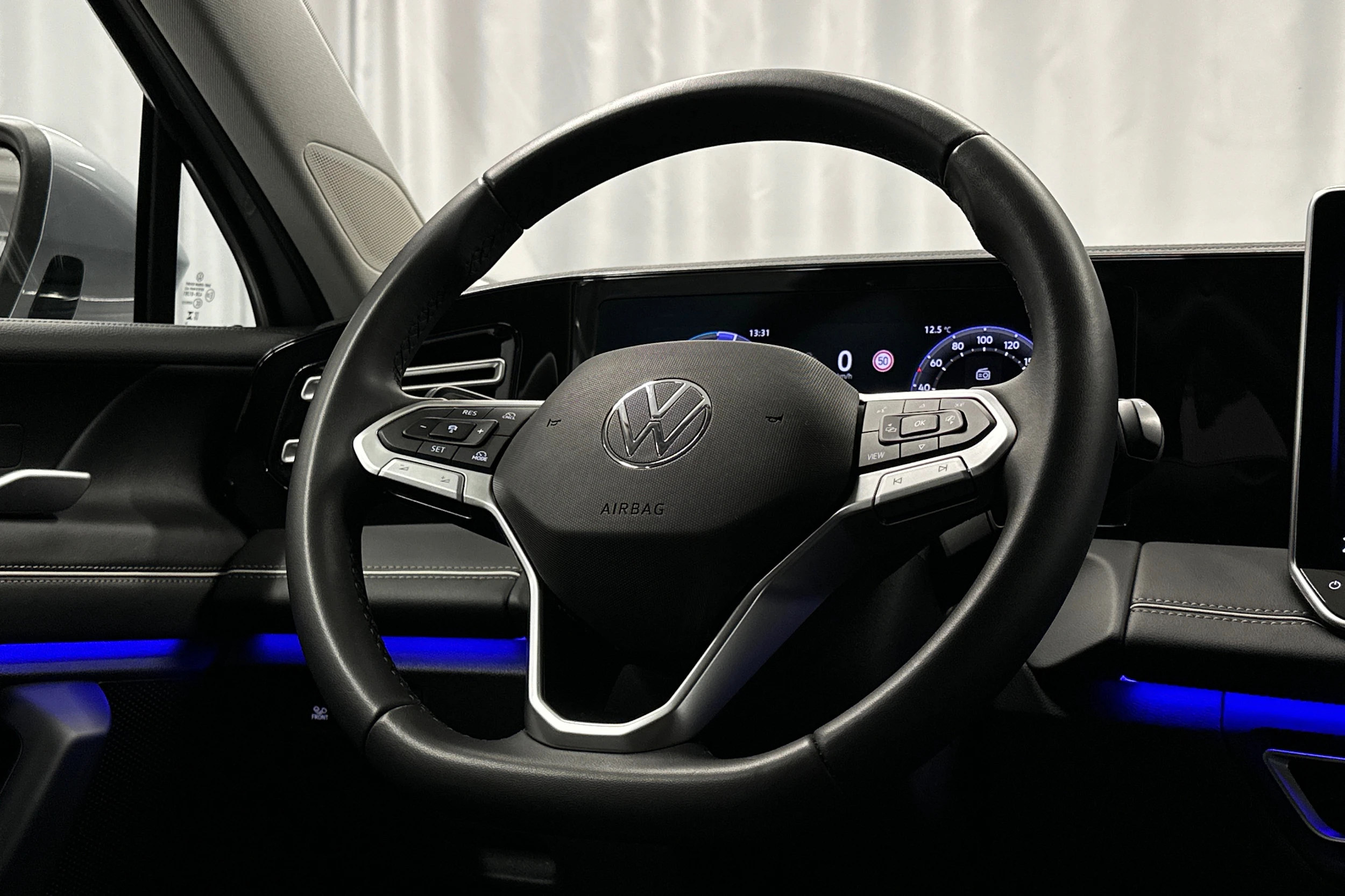 harmaa Volkswagen Tiguan 2025 kuva 20.