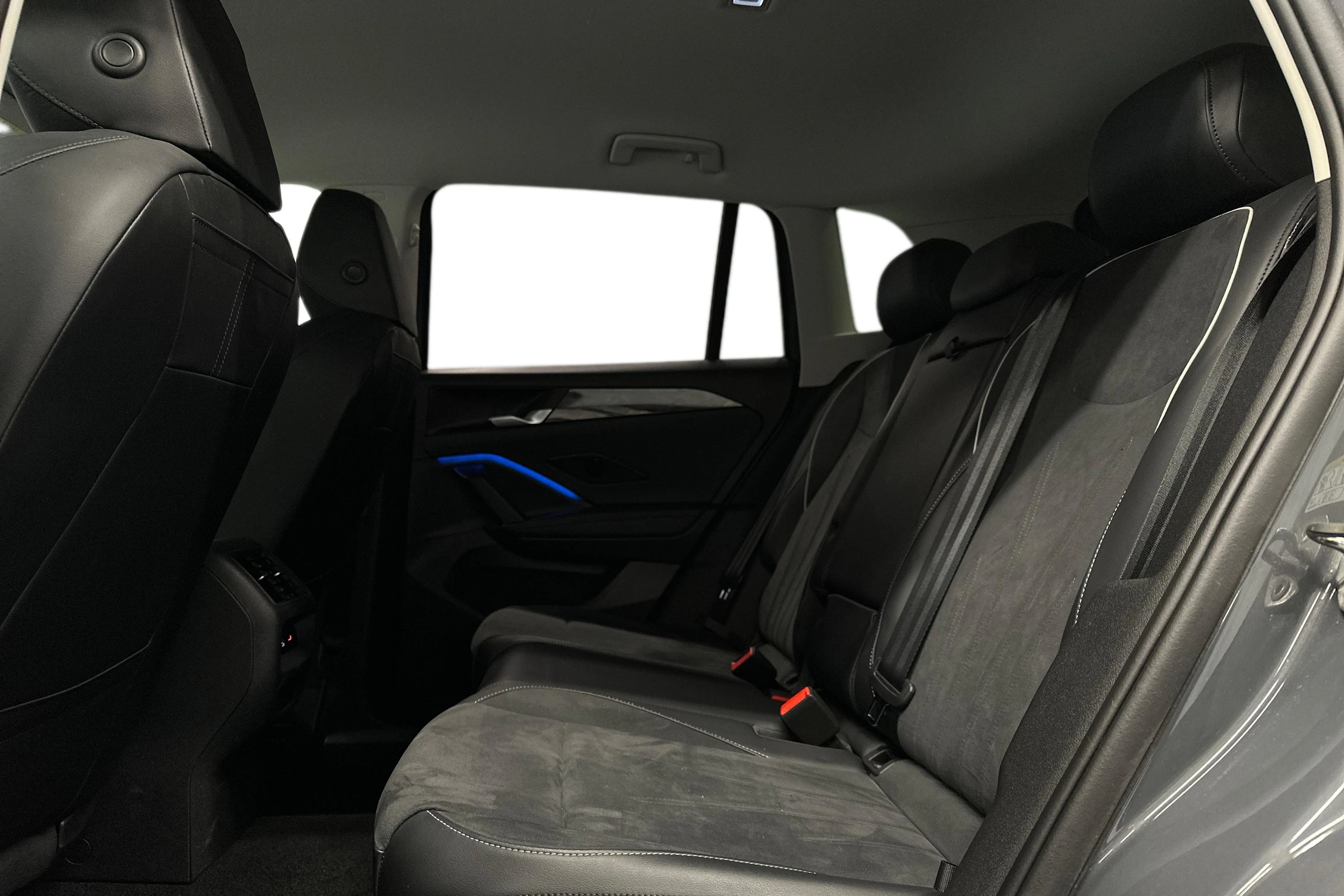 harmaa Volkswagen Tiguan 2025 kuva 11.
