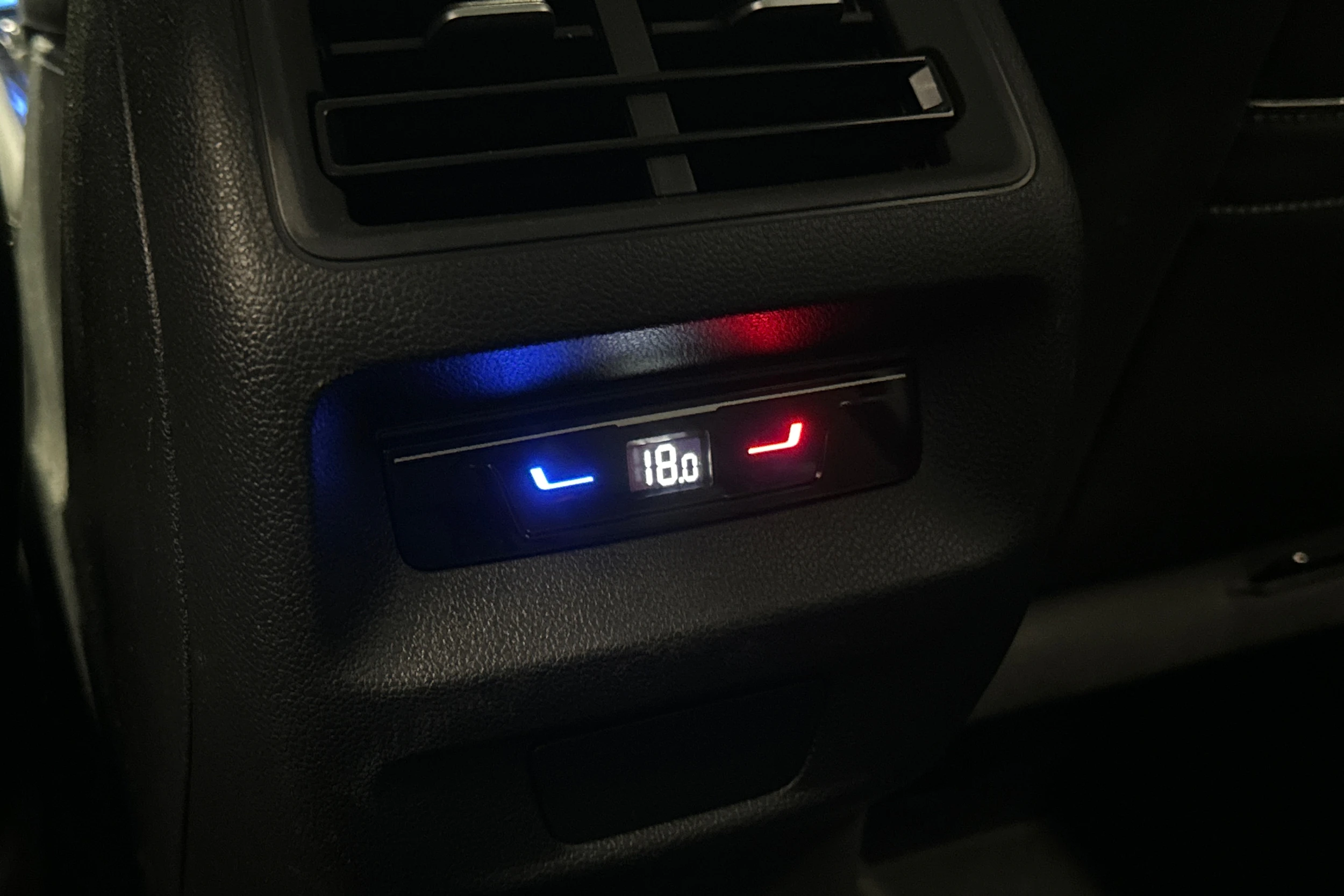 harmaa Volkswagen Tiguan 2025 kuva 17.