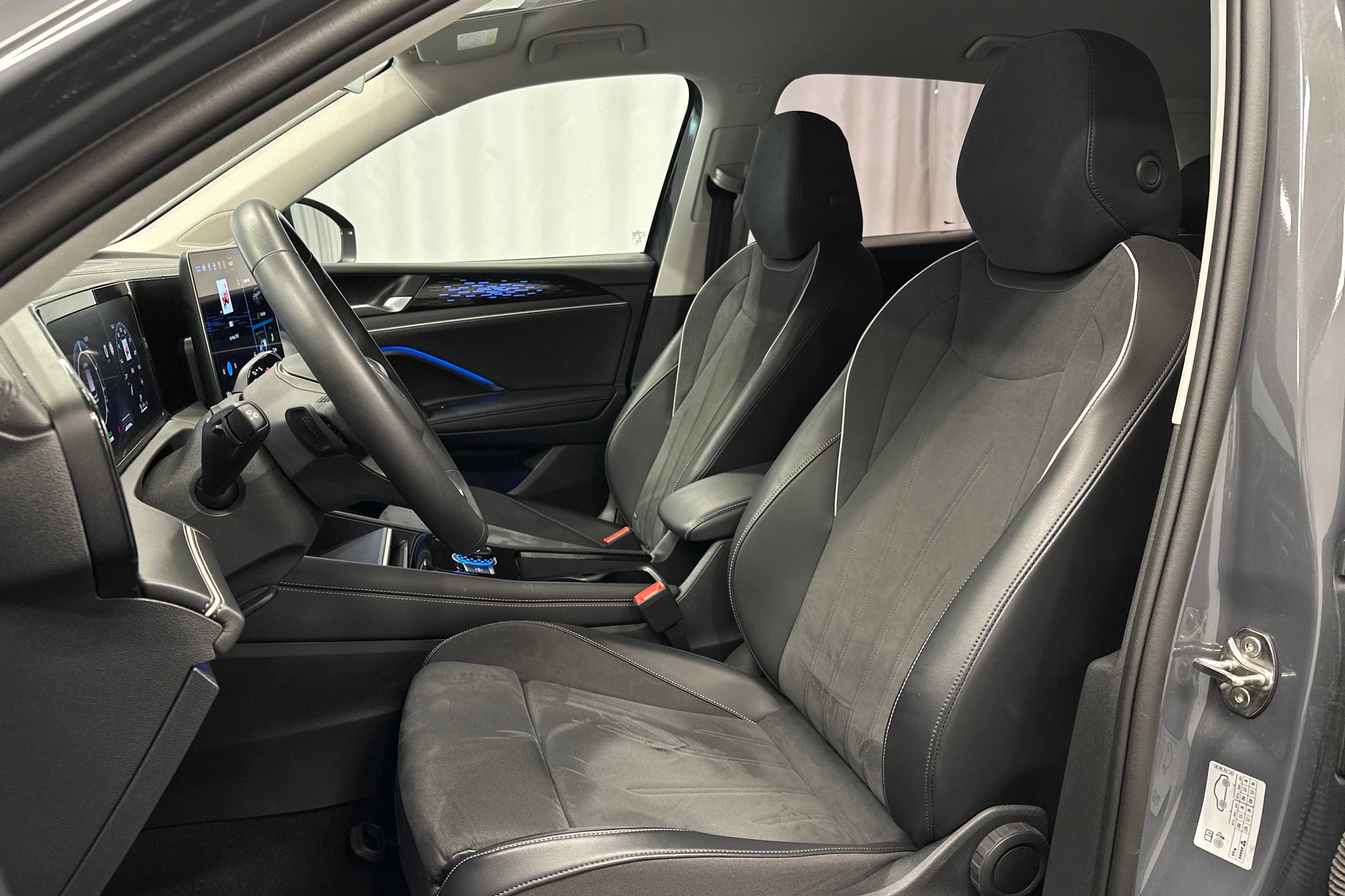 harmaa Volkswagen Tiguan 2025 kuva 18.