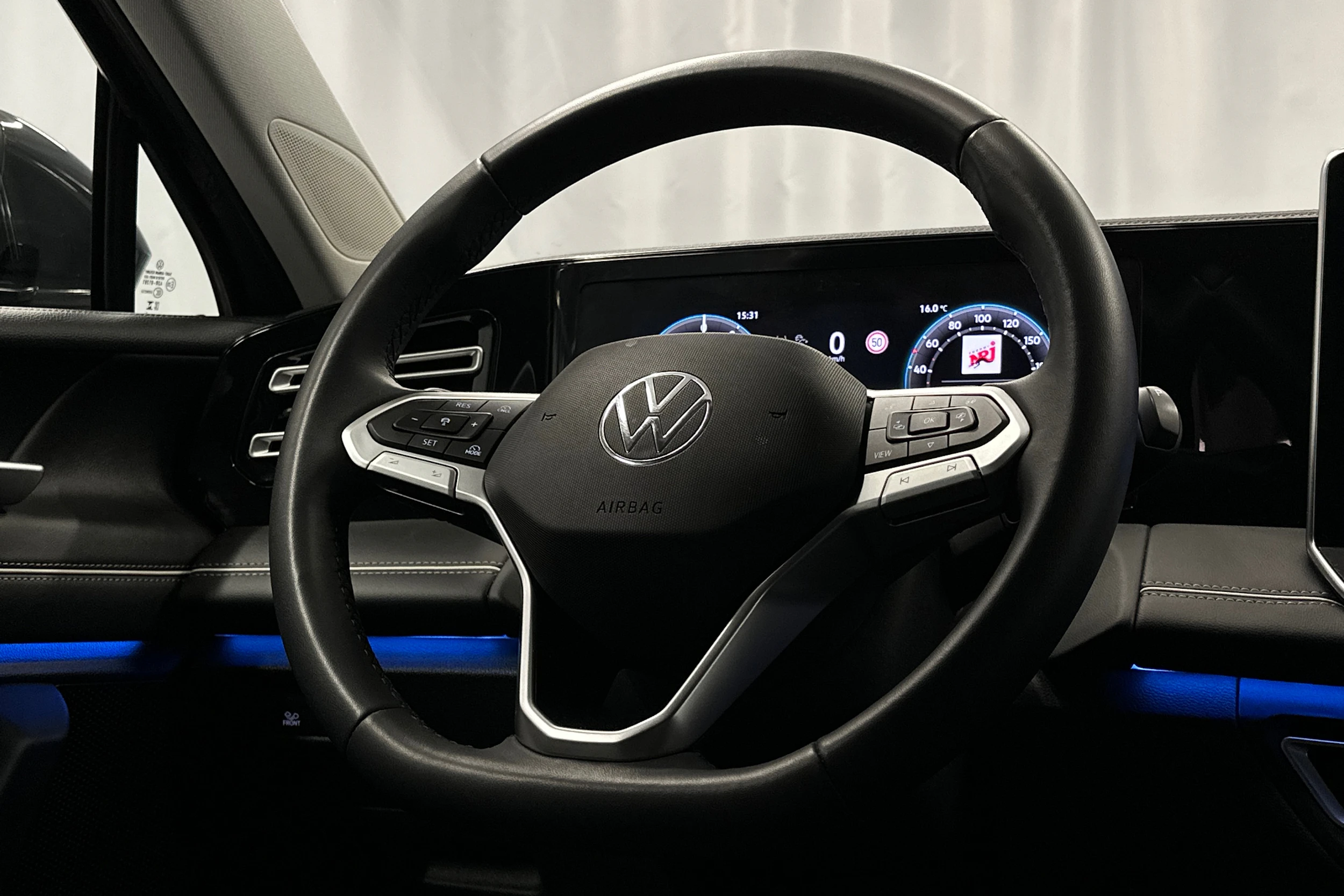 harmaa Volkswagen Tiguan 2025 kuva 19.