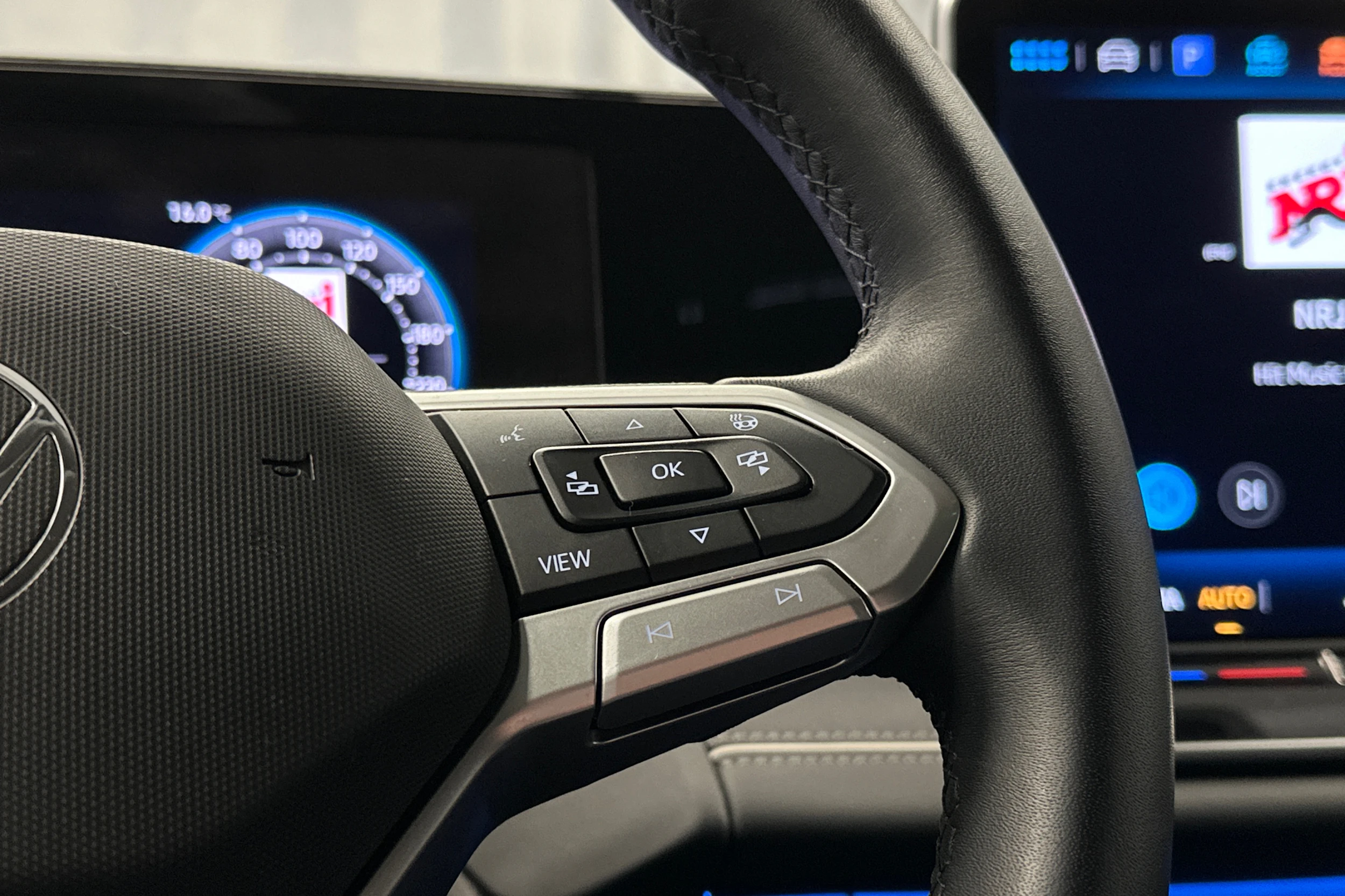 harmaa Volkswagen Tiguan 2025 kuva 21.