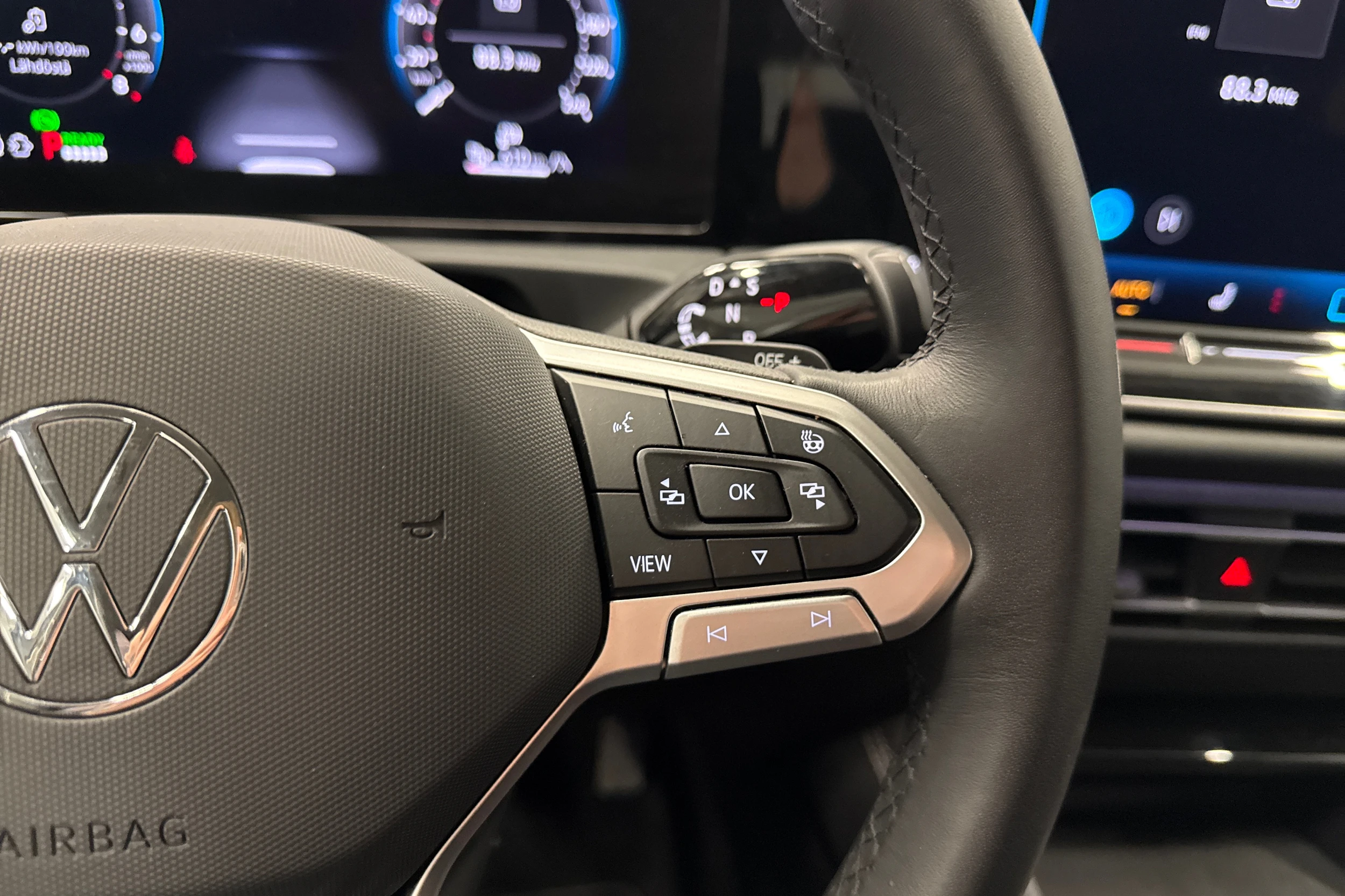valkoinen Volkswagen Tiguan 2025 kuva 16.