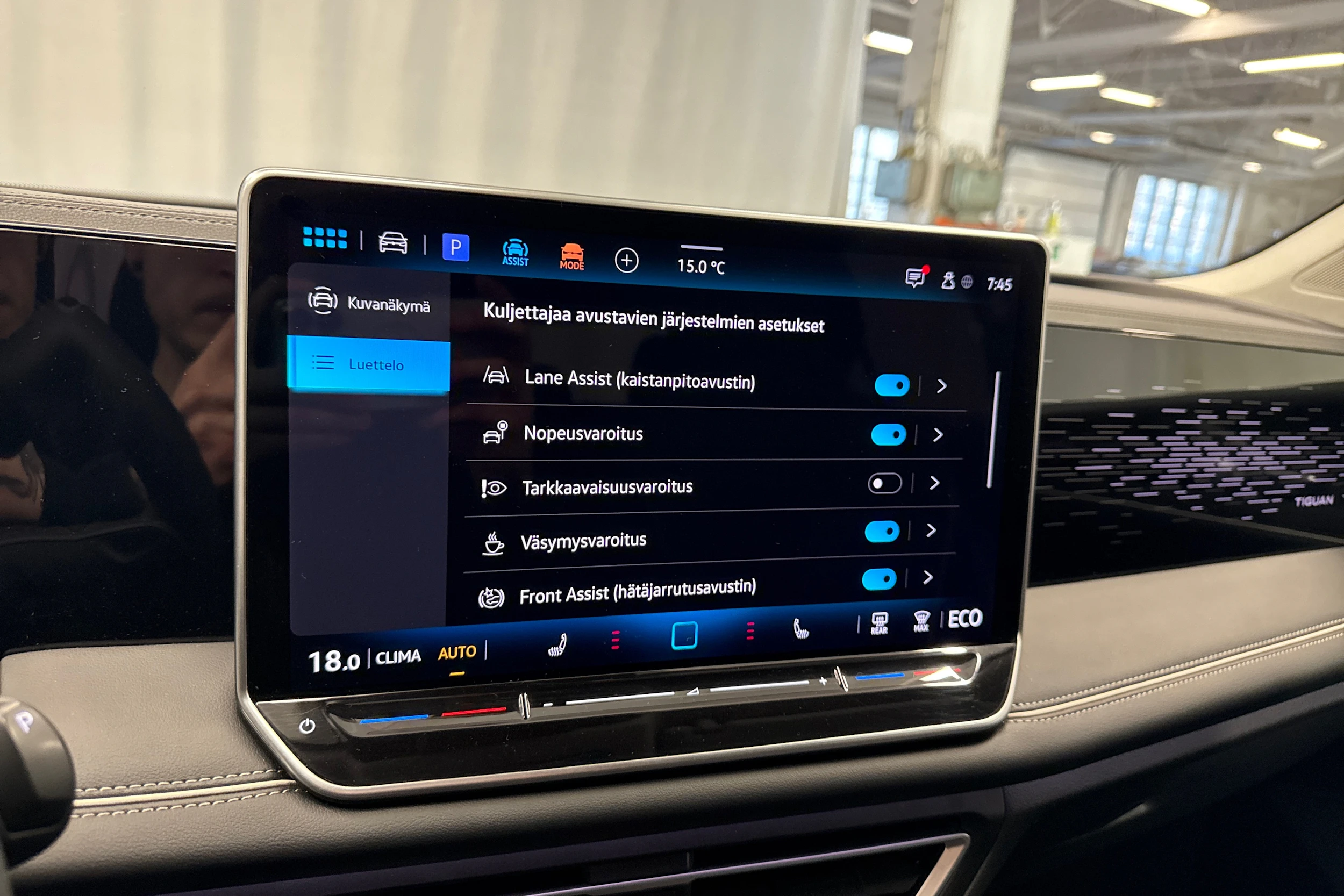 valkoinen Volkswagen Tiguan 2025 kuva 20.
