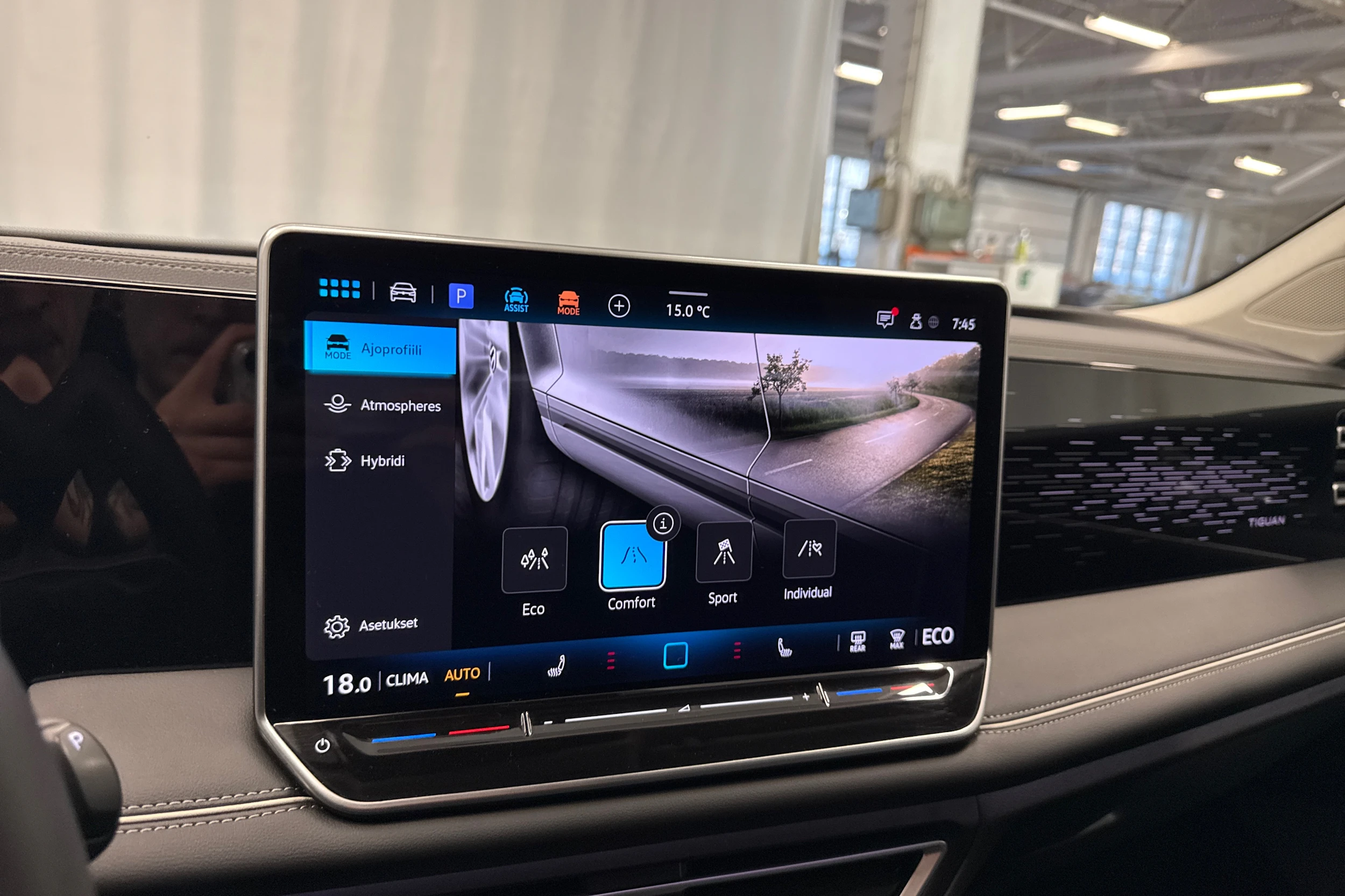 valkoinen Volkswagen Tiguan 2025 kuva 22.