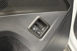 valkoinen Volkswagen Tiguan 2025 kuva 30.