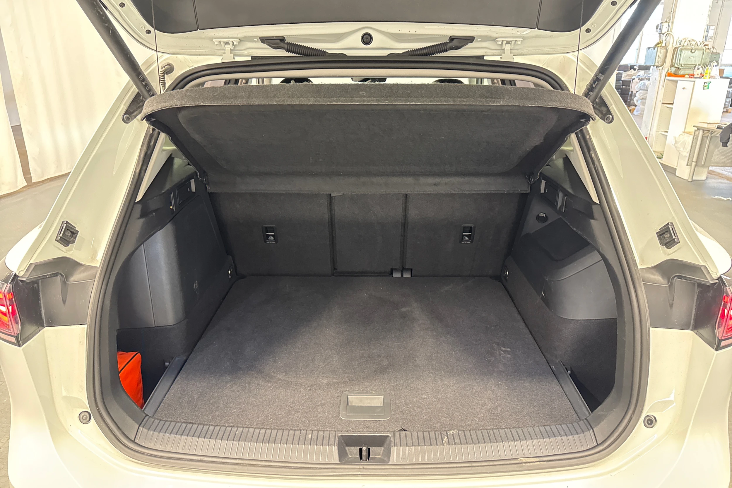 valkoinen Volkswagen Tiguan 2025 kuva 31.