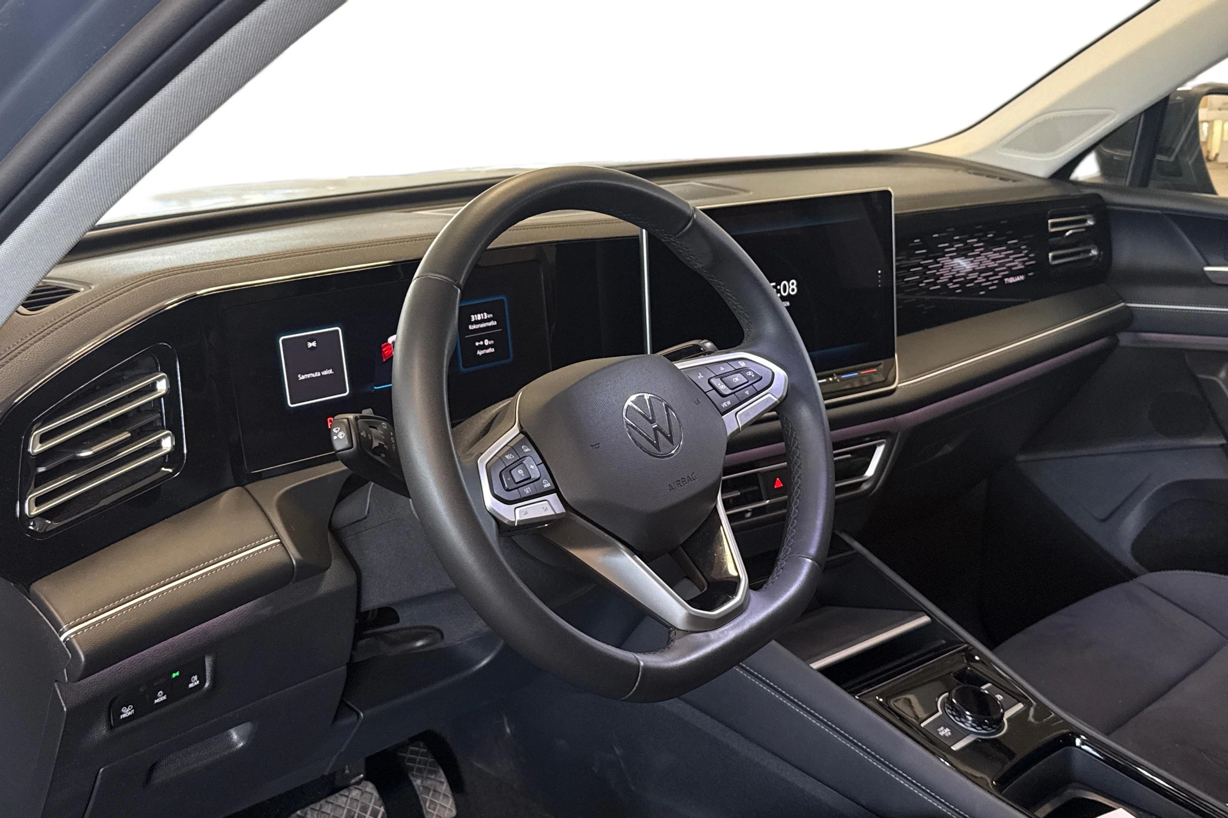 harmaa Volkswagen Tiguan 2025 kuva 3.