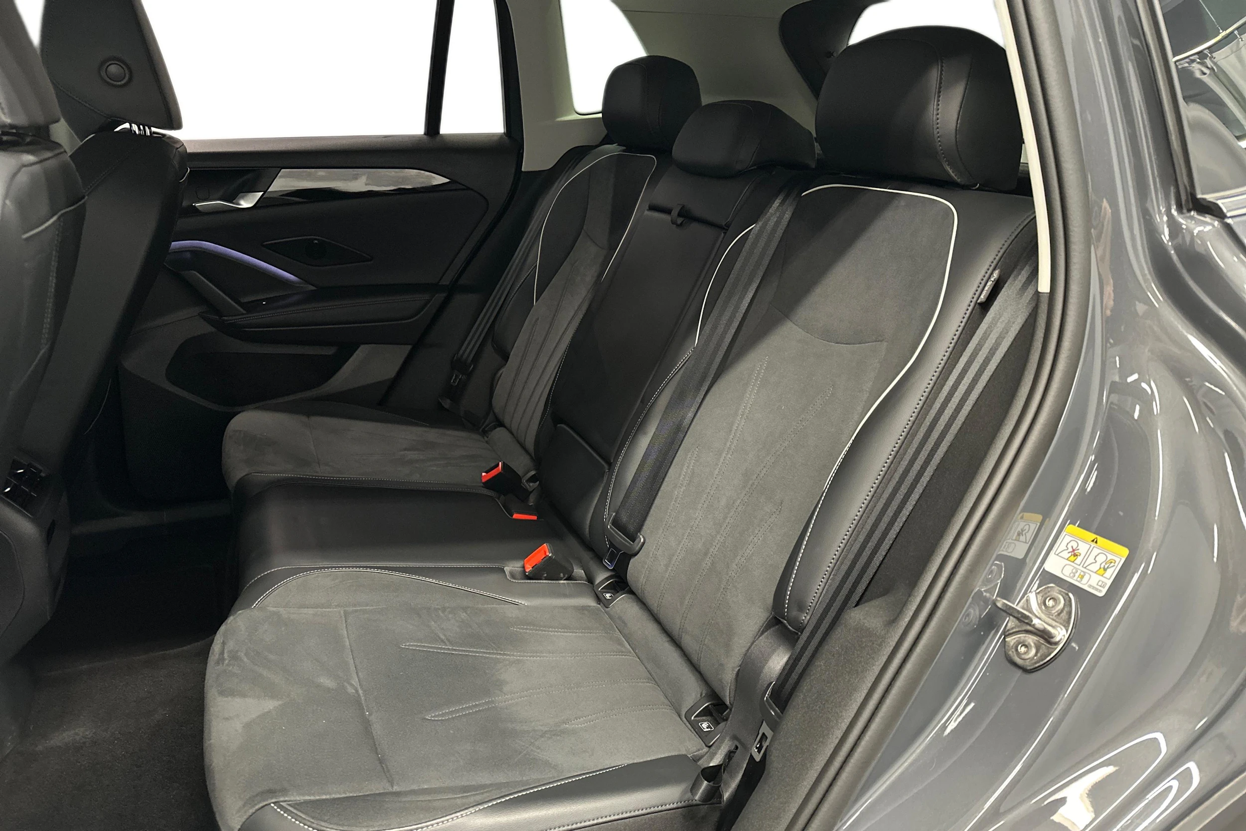 harmaa Volkswagen Tiguan 2025 kuva 11.