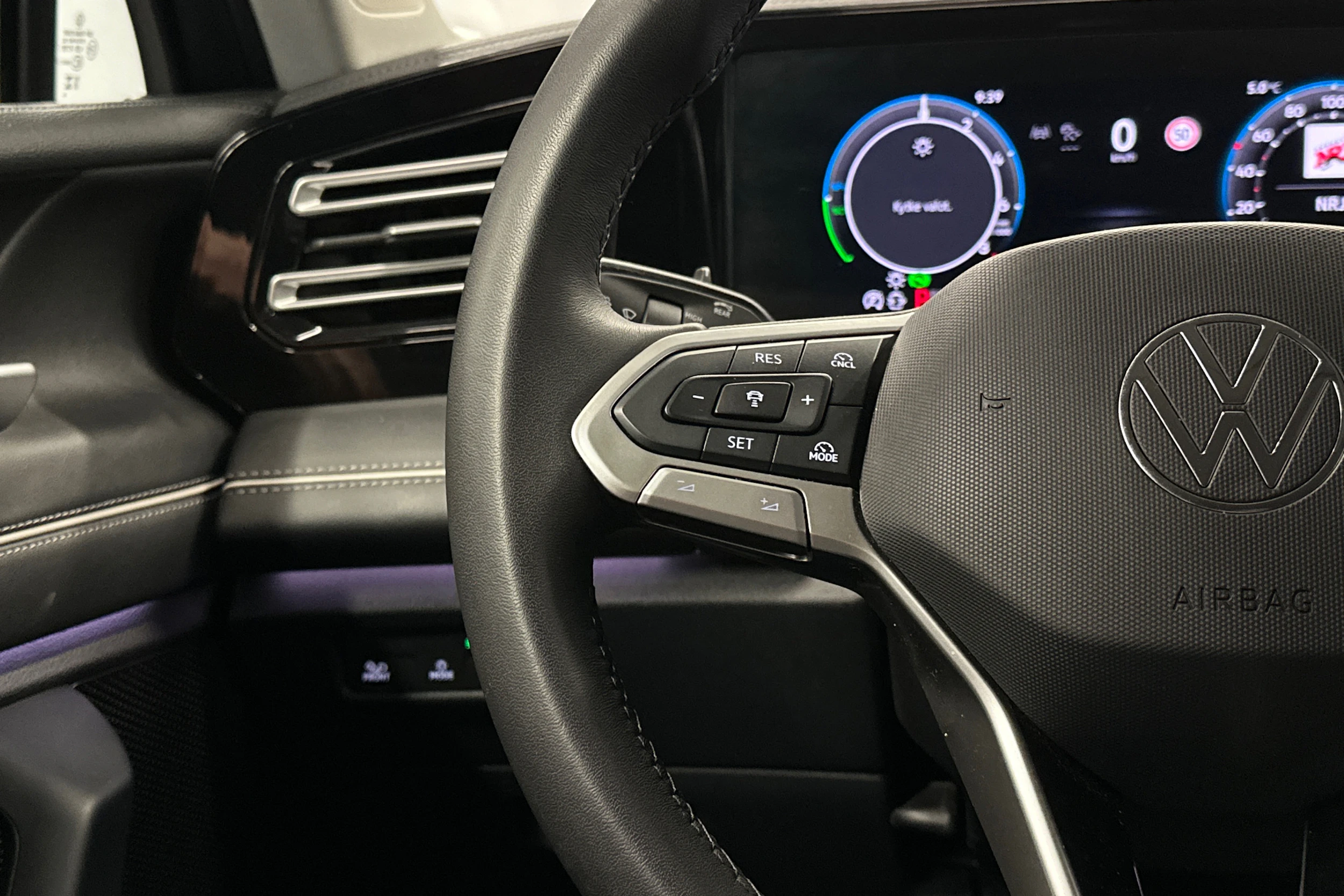 harmaa Volkswagen Tiguan 2025 kuva 19.