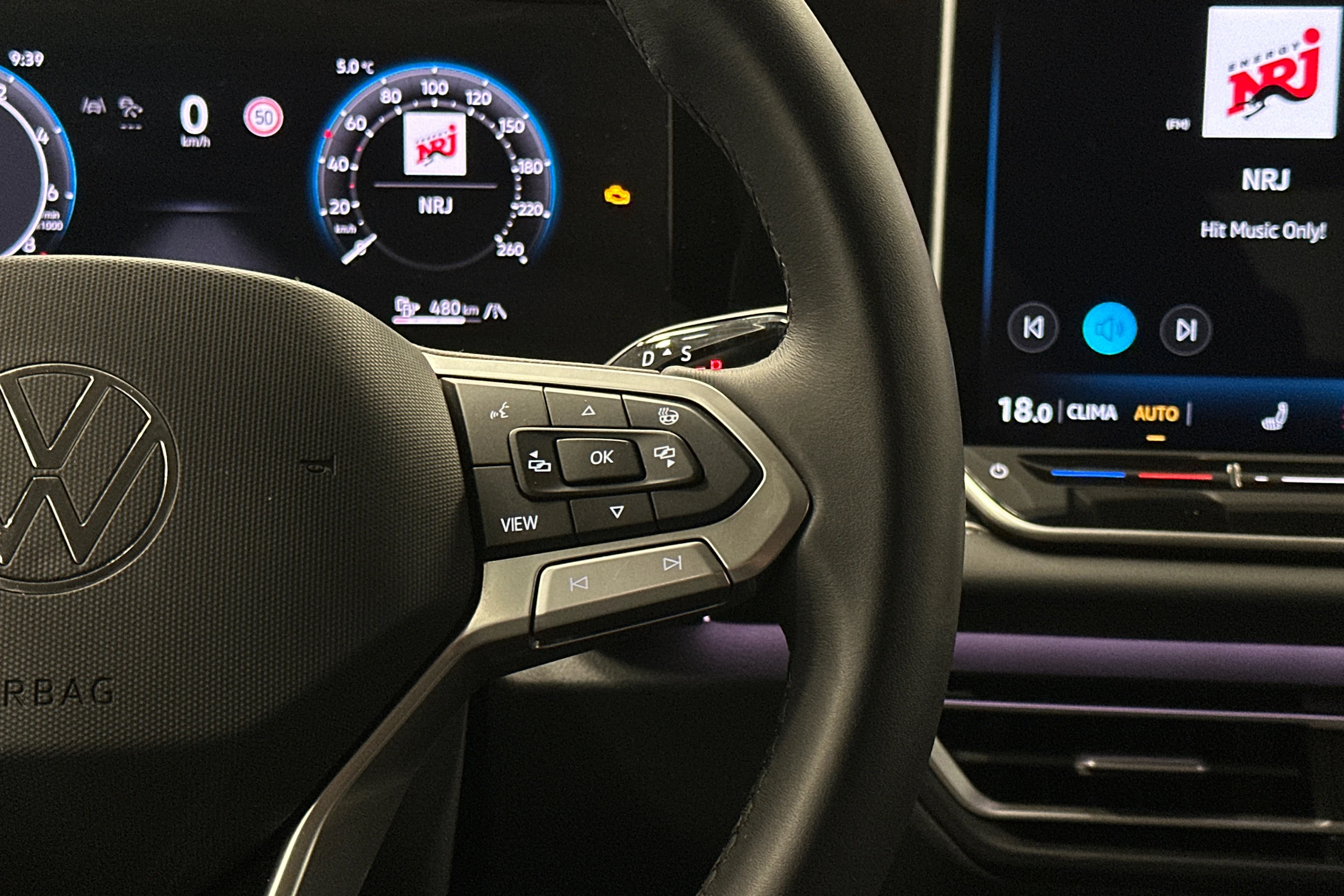 harmaa Volkswagen Tiguan 2025 kuva 20.