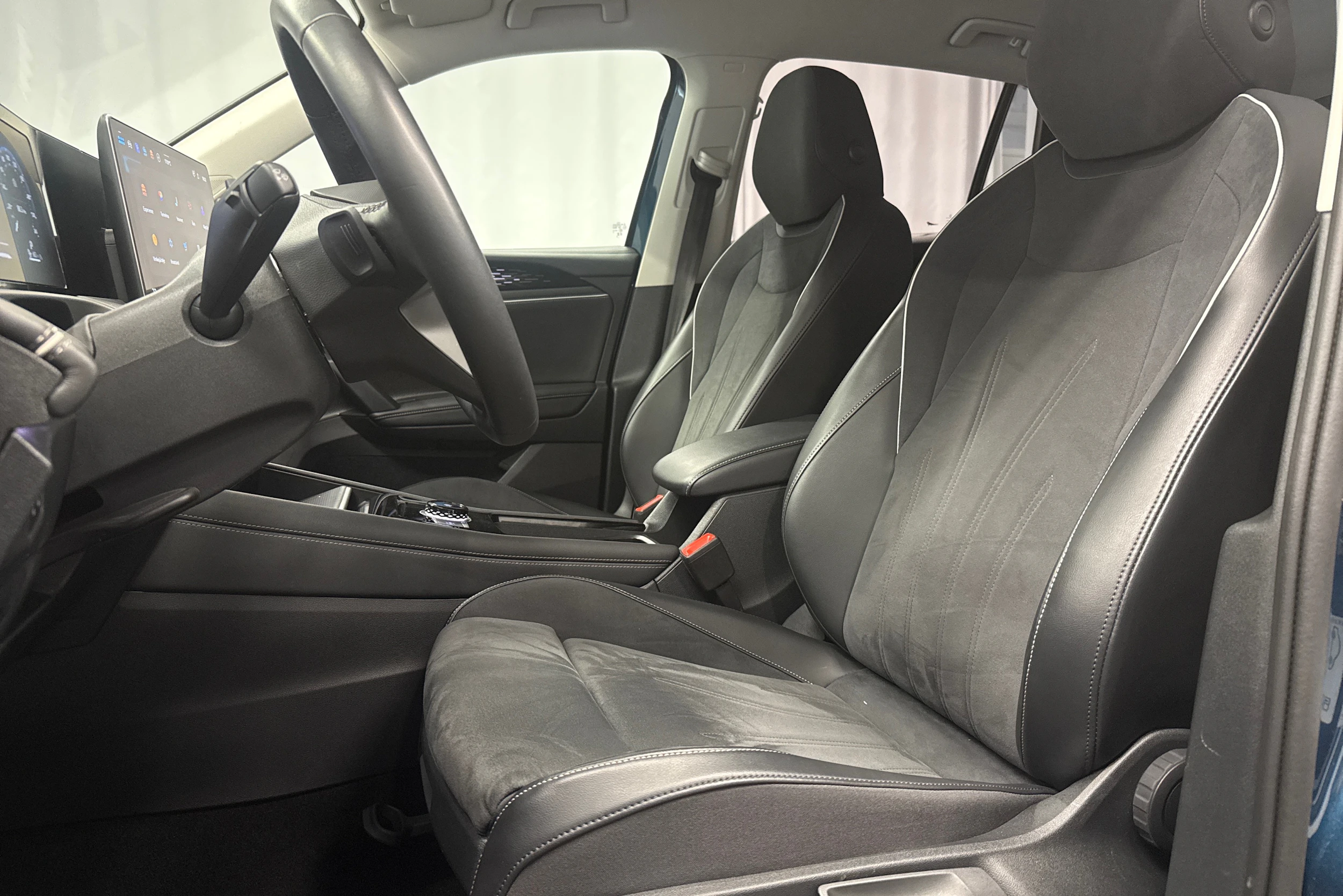 sininen Volkswagen Tiguan 2025 kuva 27.