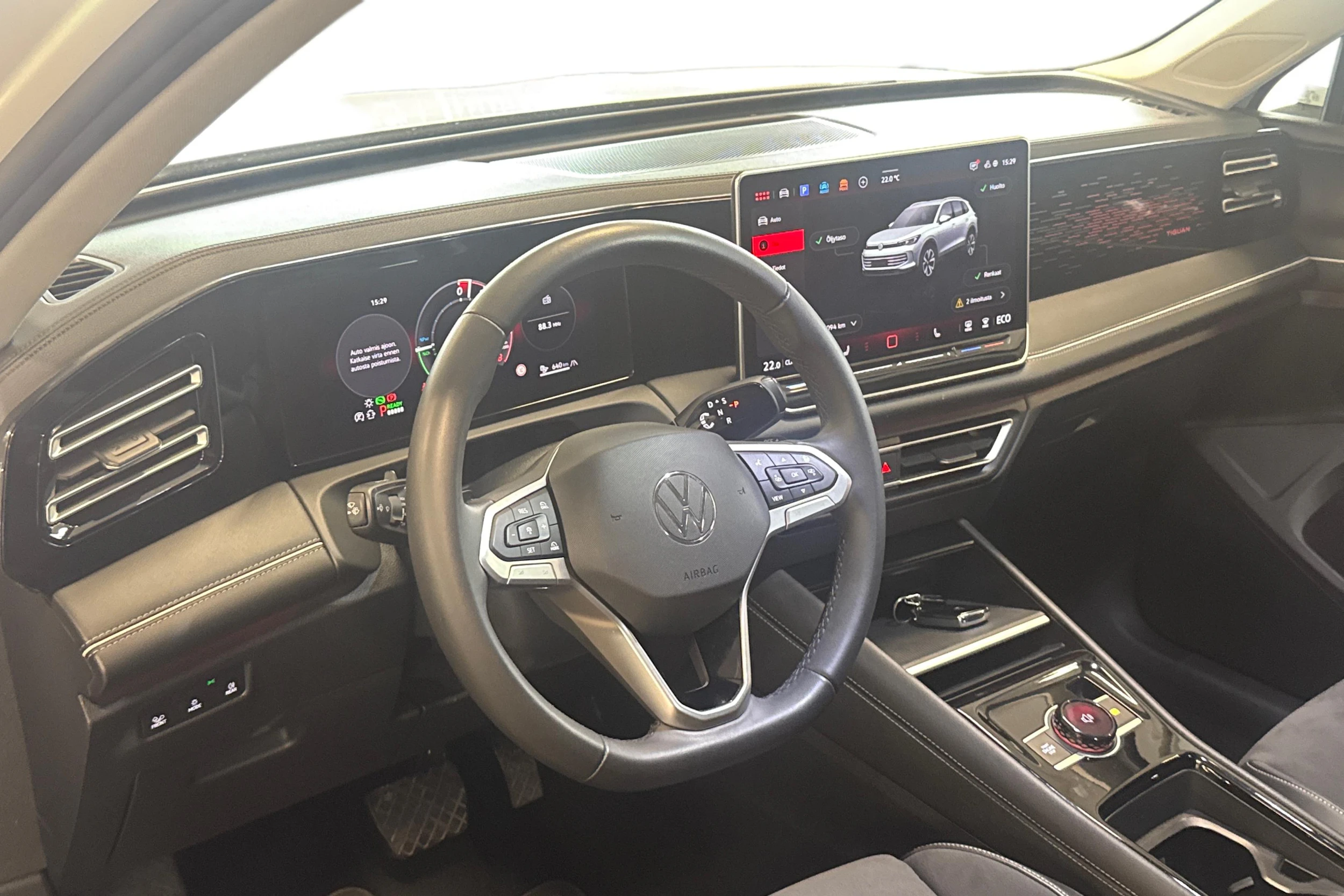 valkoinen Volkswagen Tiguan 2025 kuva 3.