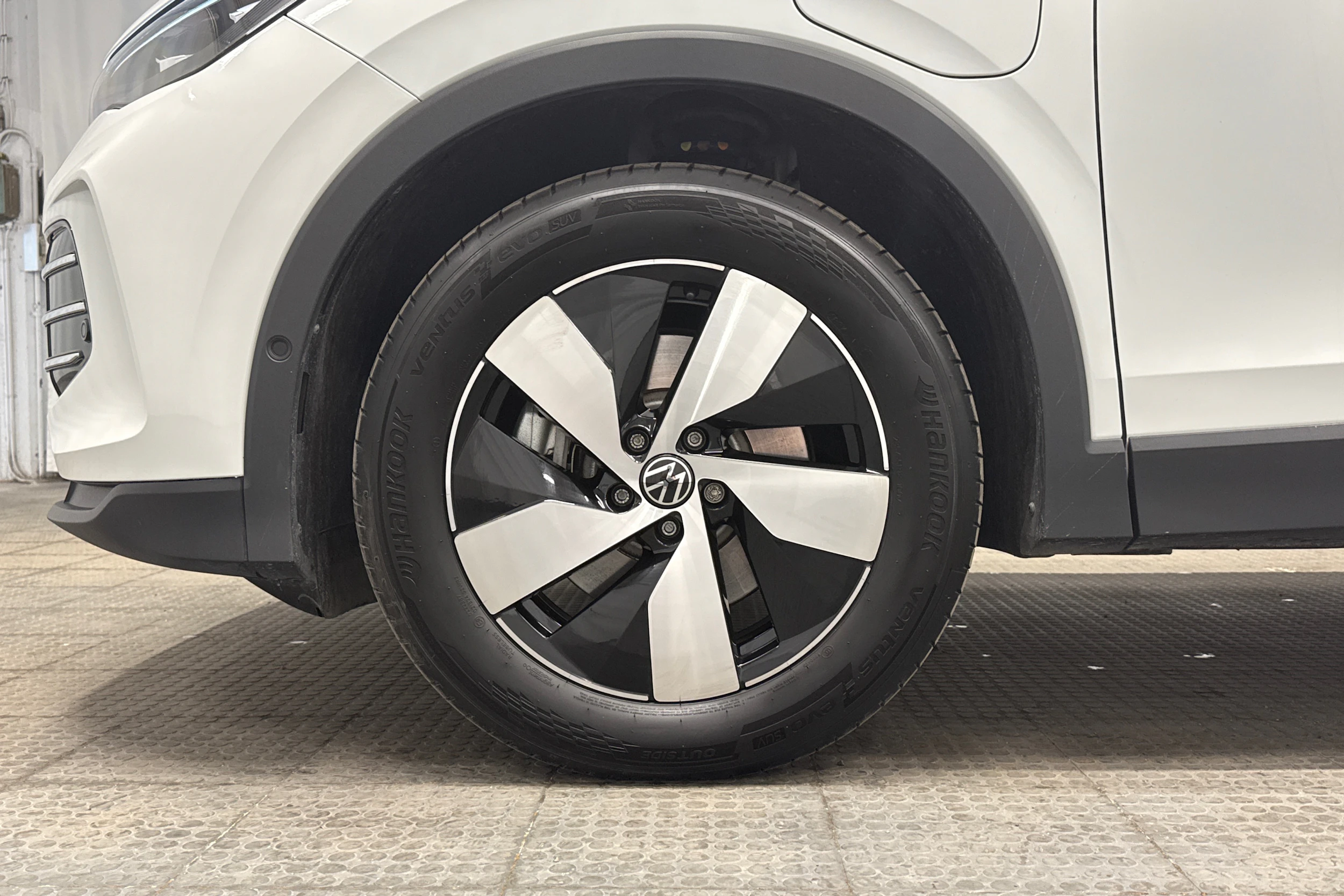 valkoinen Volkswagen Tiguan 2025 kuva 13.
