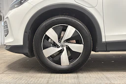valkoinen Volkswagen Tiguan 2025 kuva 13.