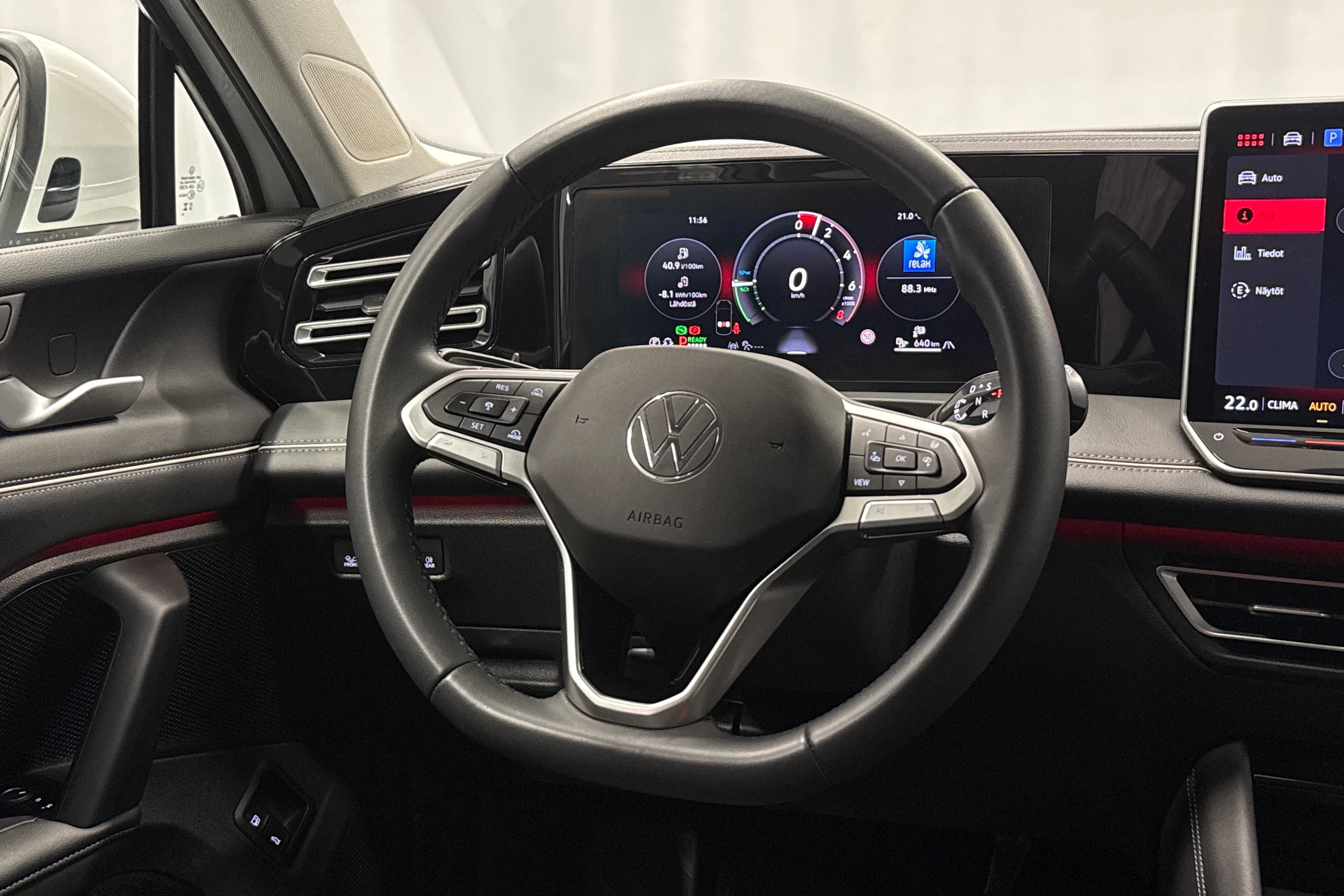 valkoinen Volkswagen Tiguan 2025 kuva 15.