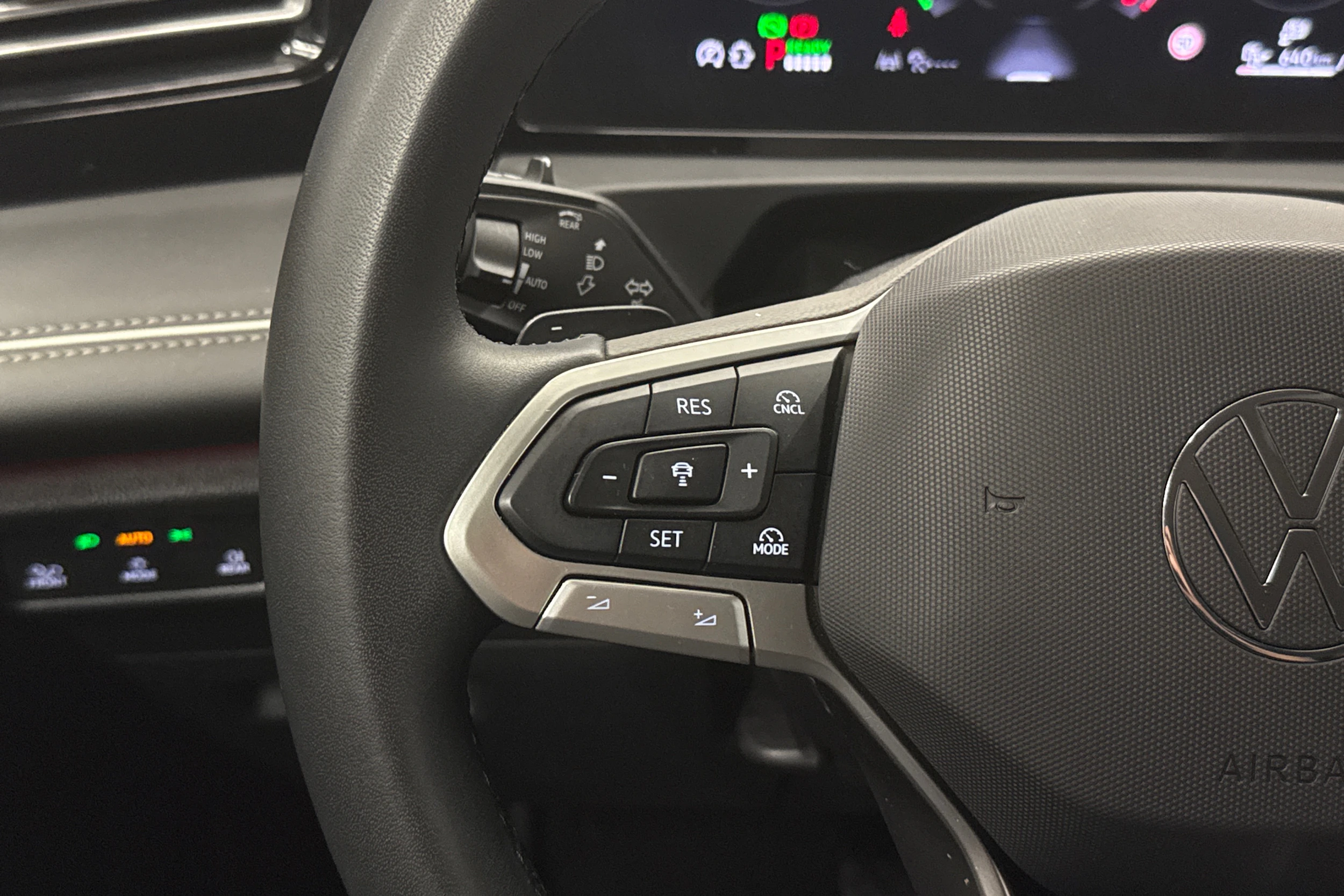 valkoinen Volkswagen Tiguan 2025 kuva 17.
