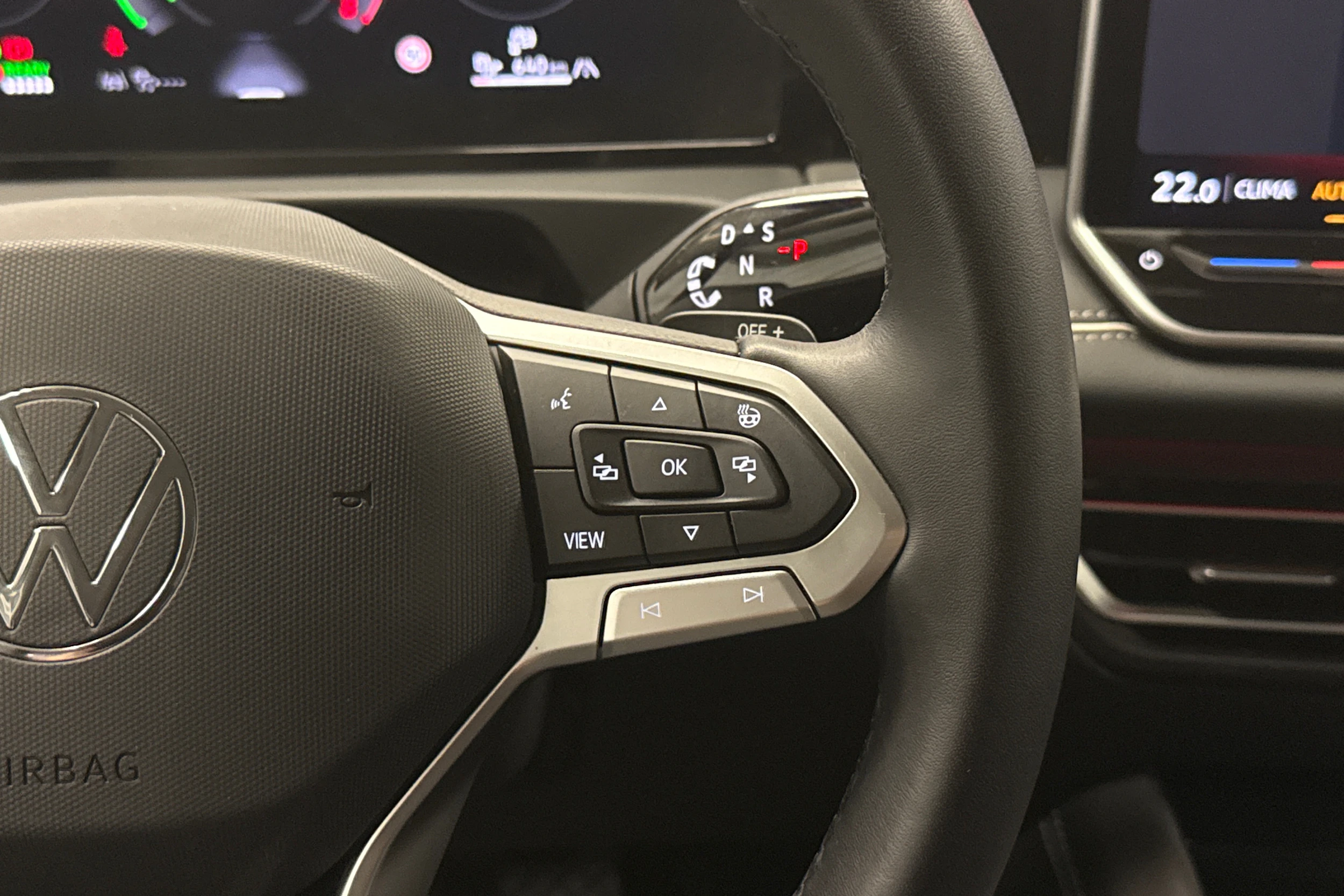 valkoinen Volkswagen Tiguan 2025 kuva 18.