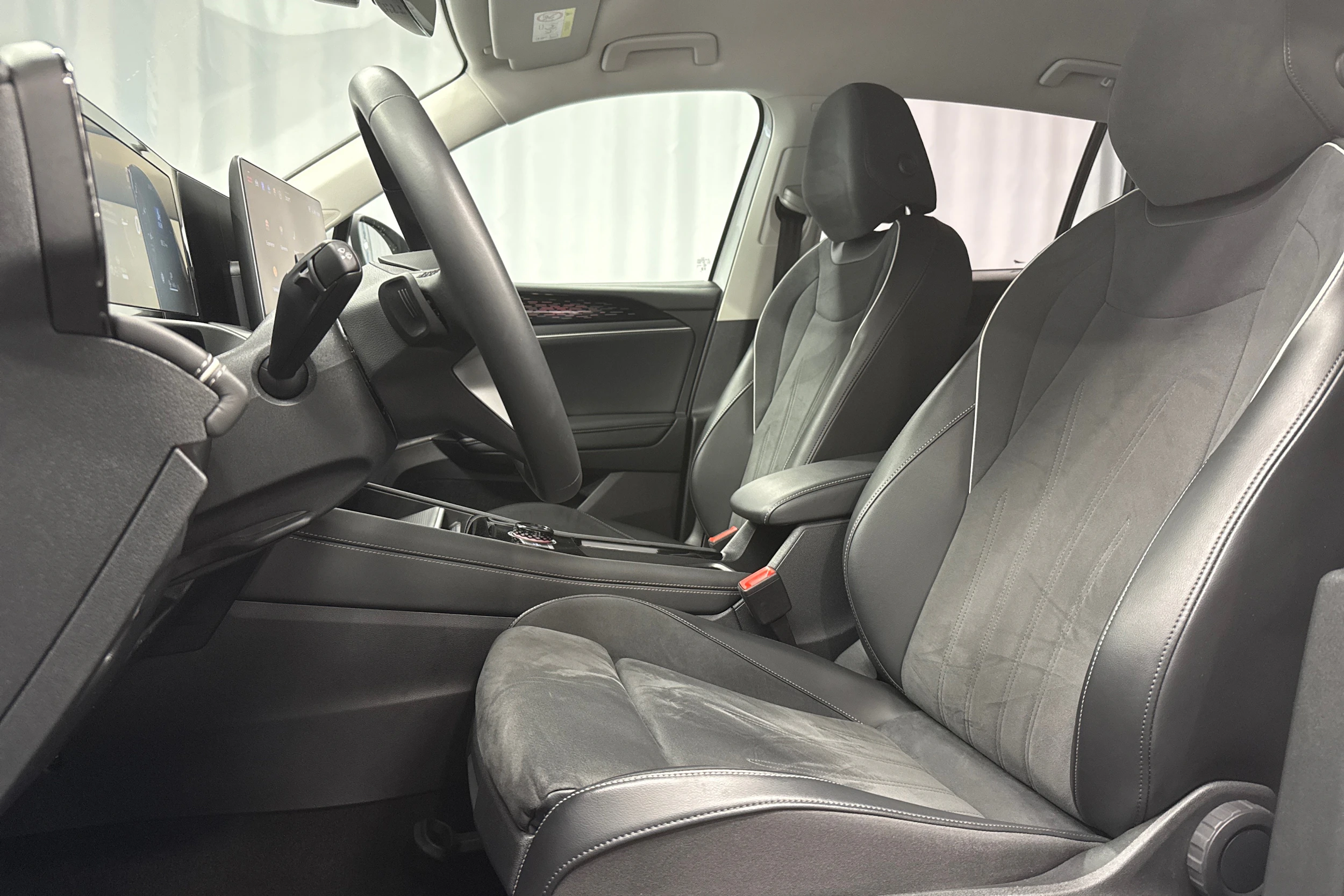 valkoinen Volkswagen Tiguan 2025 kuva 27.