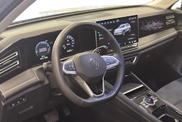 harmaa Volkswagen Tiguan 2025 kuva 3.