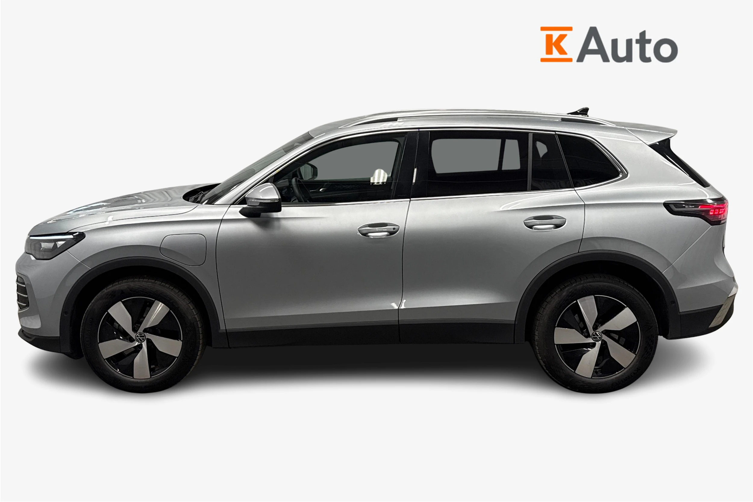 harmaa Volkswagen Tiguan 2025 kuva 7.