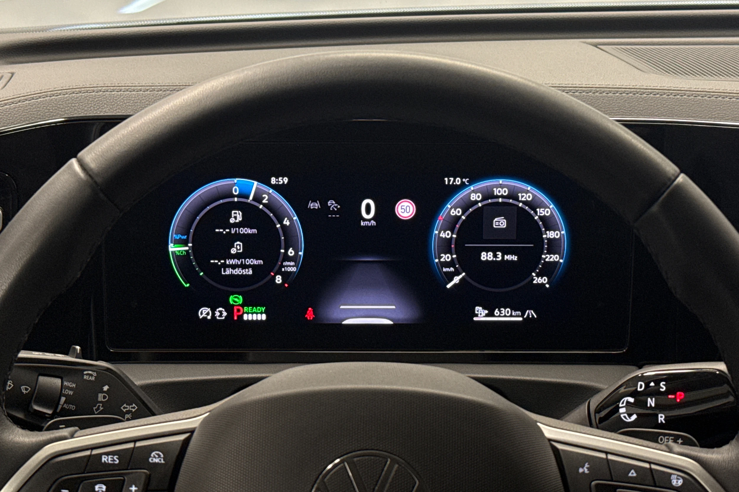 harmaa Volkswagen Tiguan 2025 kuva 16.
