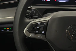 harmaa Volkswagen Tiguan 2025 kuva 17.
