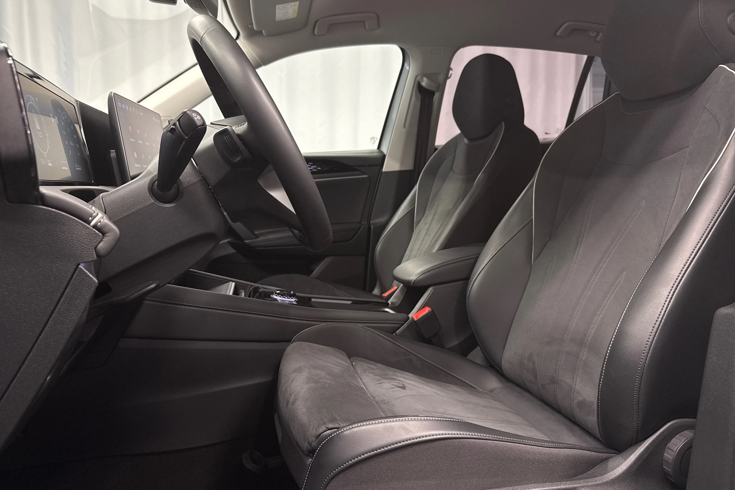 harmaa Volkswagen Tiguan 2025 kuva 27.