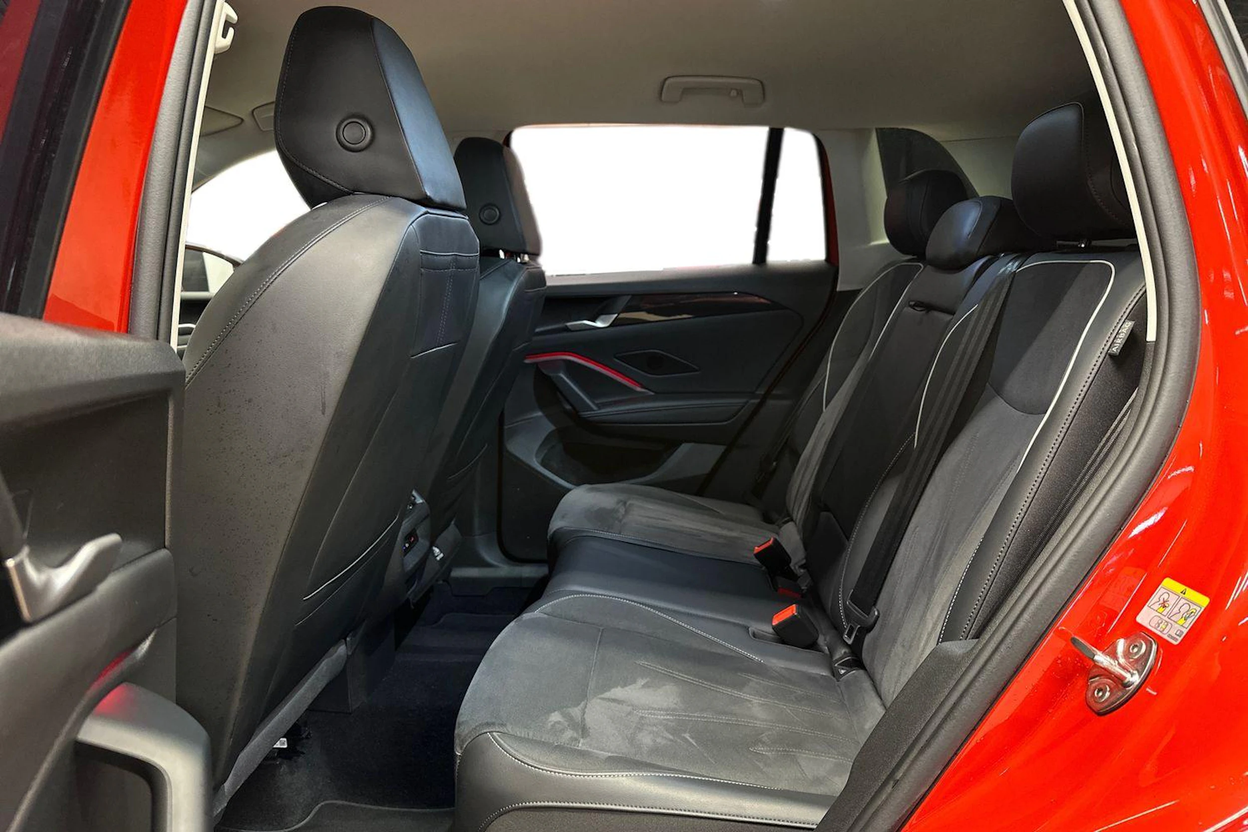 met. oranssi Volkswagen Tiguan 2025 kuva 8.