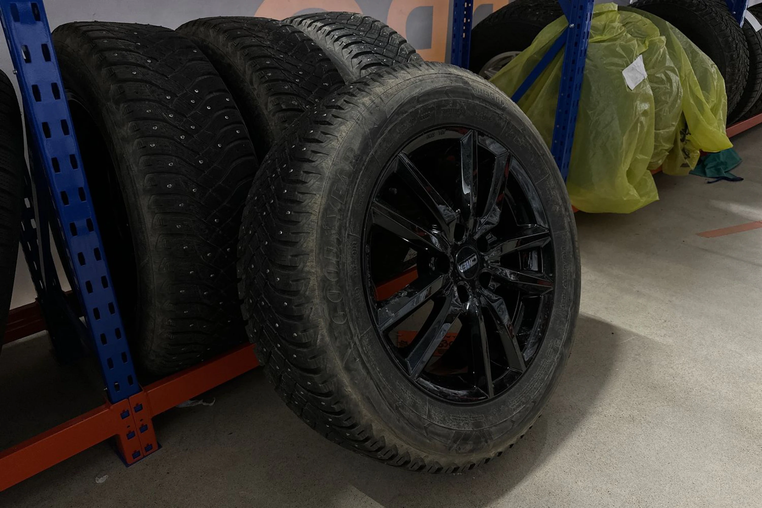 met. oranssi Volkswagen Tiguan 2025 kuva 10.