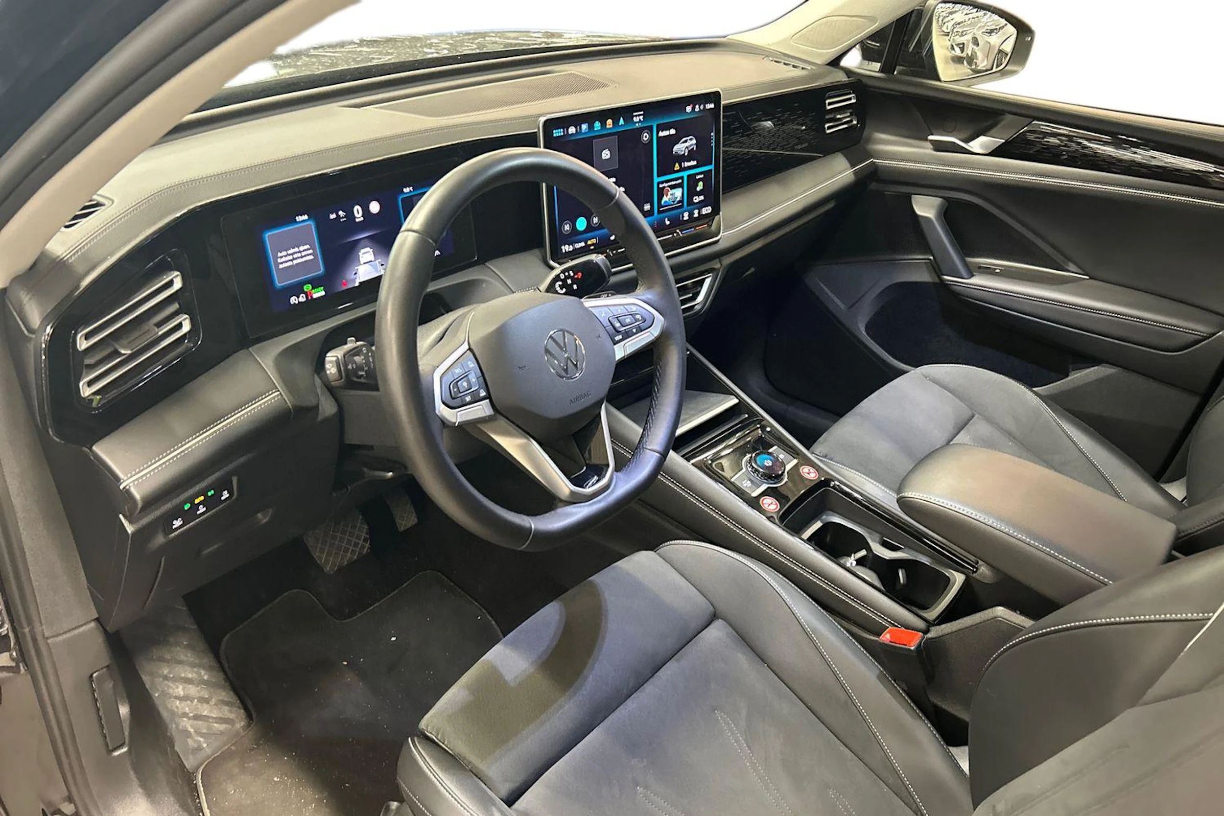 musta Volkswagen Tiguan 2025 kuva 3.