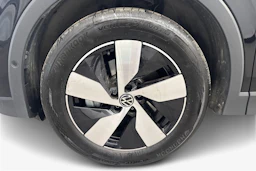 musta Volkswagen Tiguan 2025 kuva 9.
