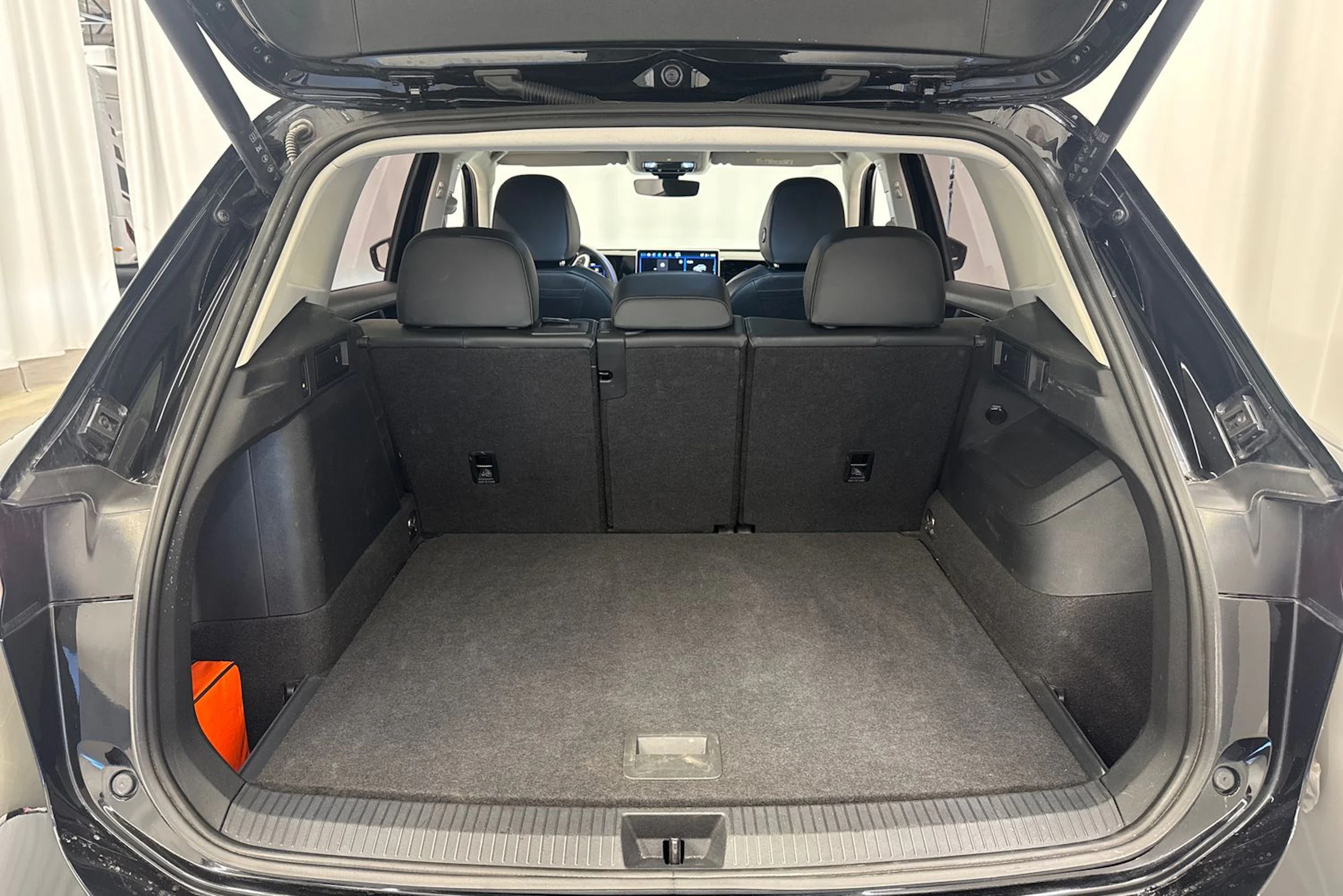 musta Volkswagen Tiguan 2025 kuva 12.