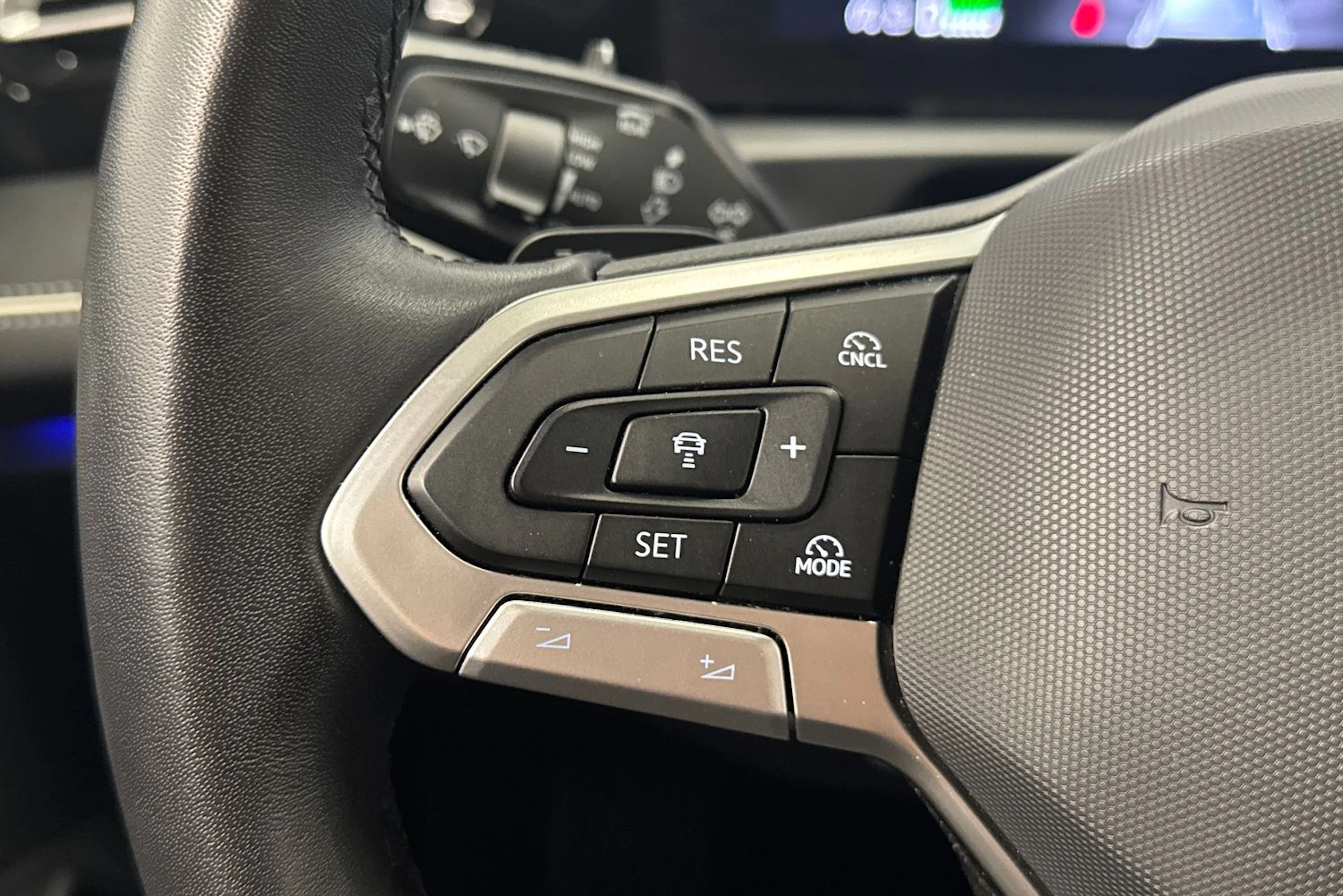 musta Volkswagen Tiguan 2025 kuva 19.