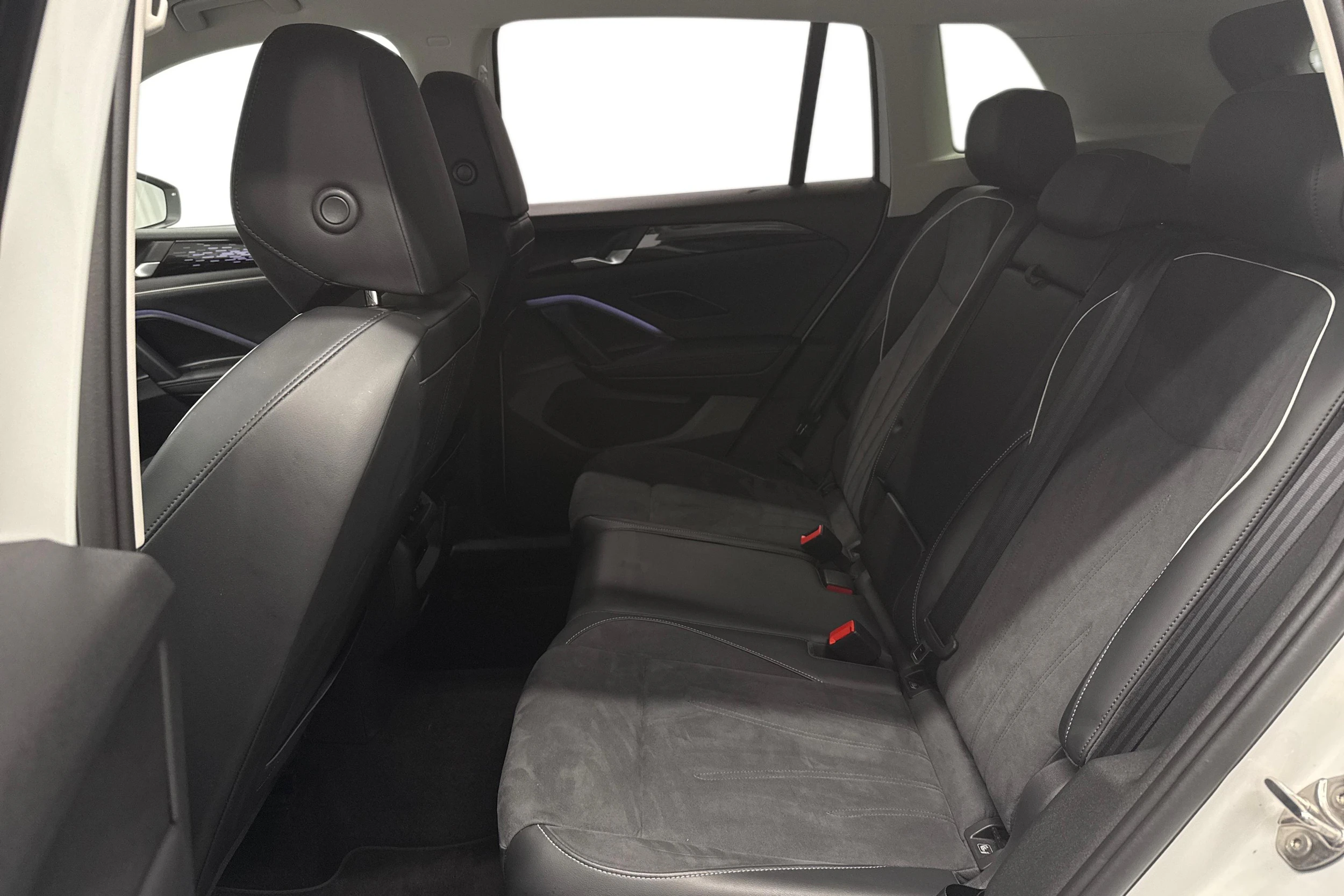 valkoinen Volkswagen Tiguan 2025 kuva 11.