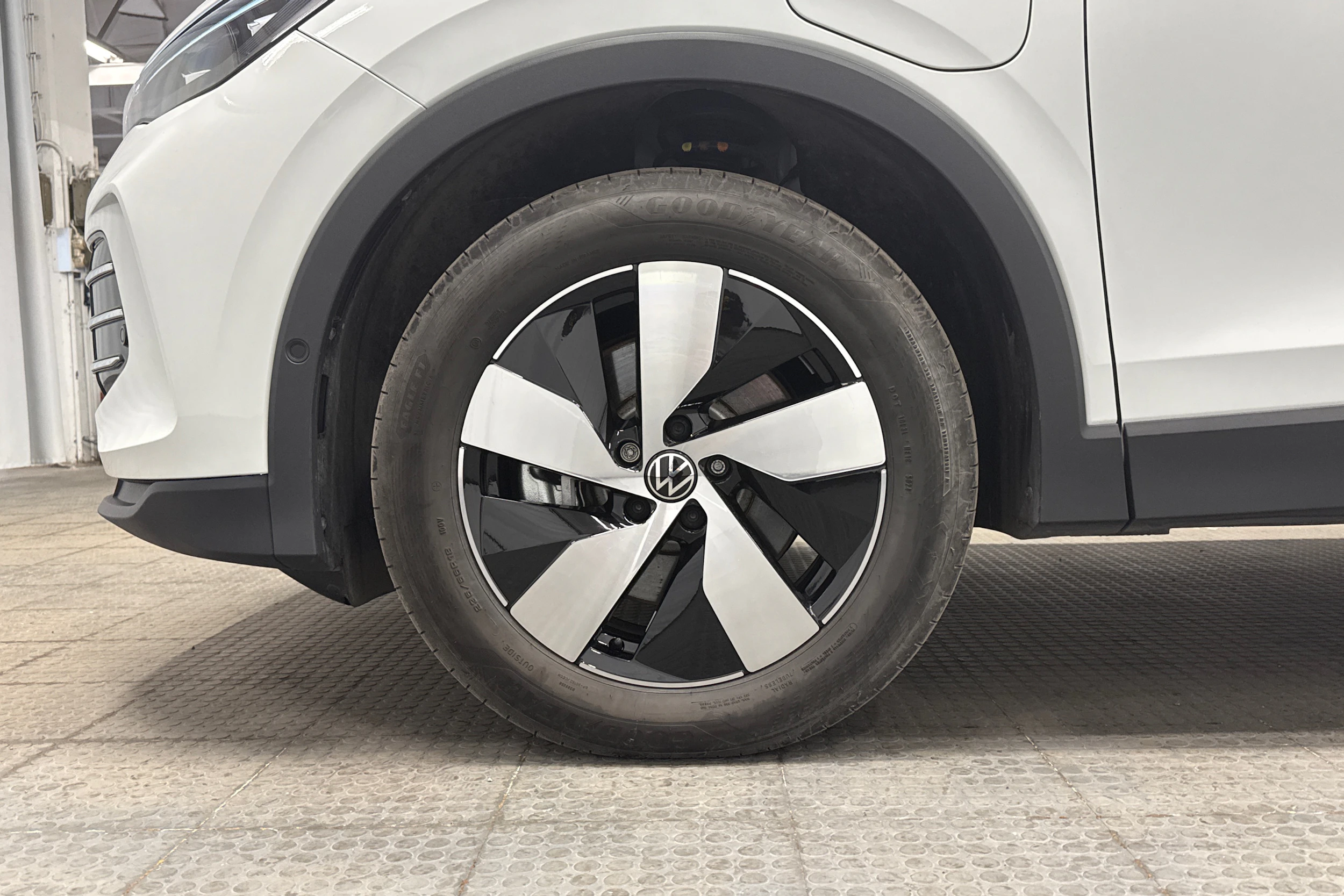 valkoinen Volkswagen Tiguan 2025 kuva 13.