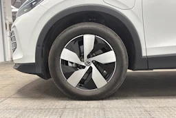 valkoinen Volkswagen Tiguan 2025 kuva 13.