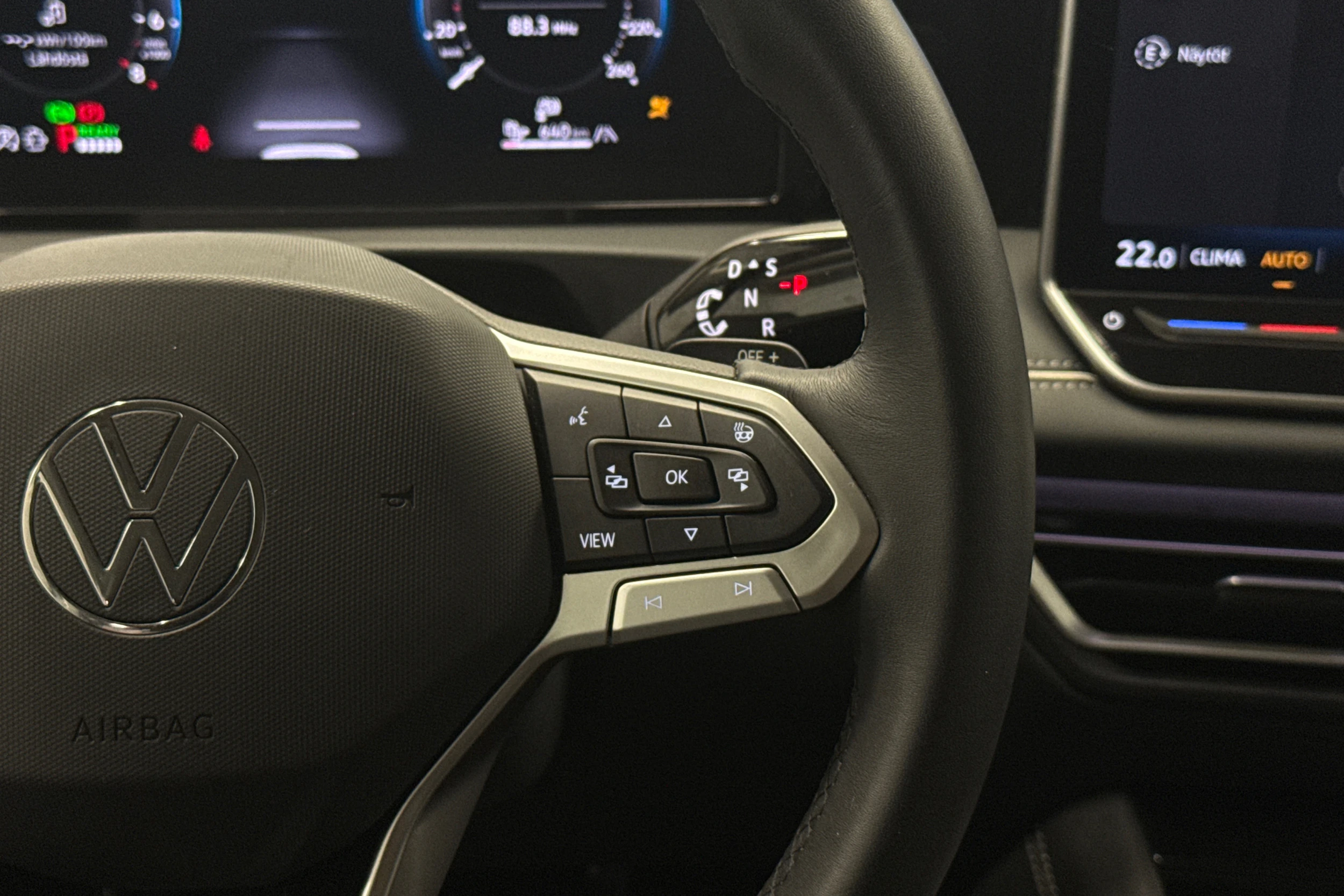 valkoinen Volkswagen Tiguan 2025 kuva 18.