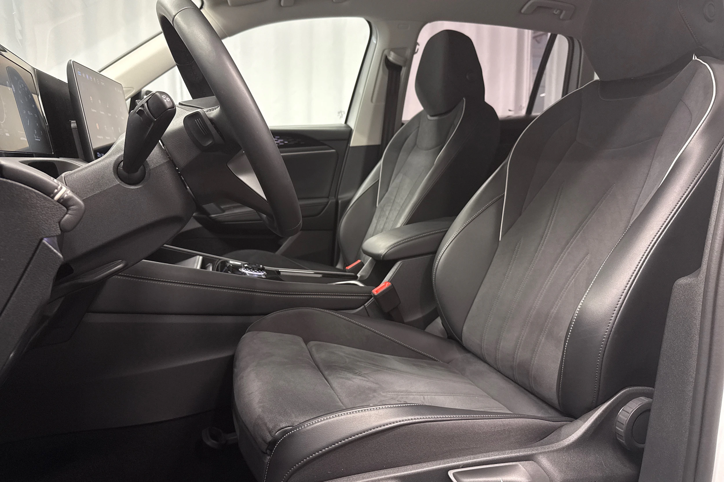 valkoinen Volkswagen Tiguan 2025 kuva 27.