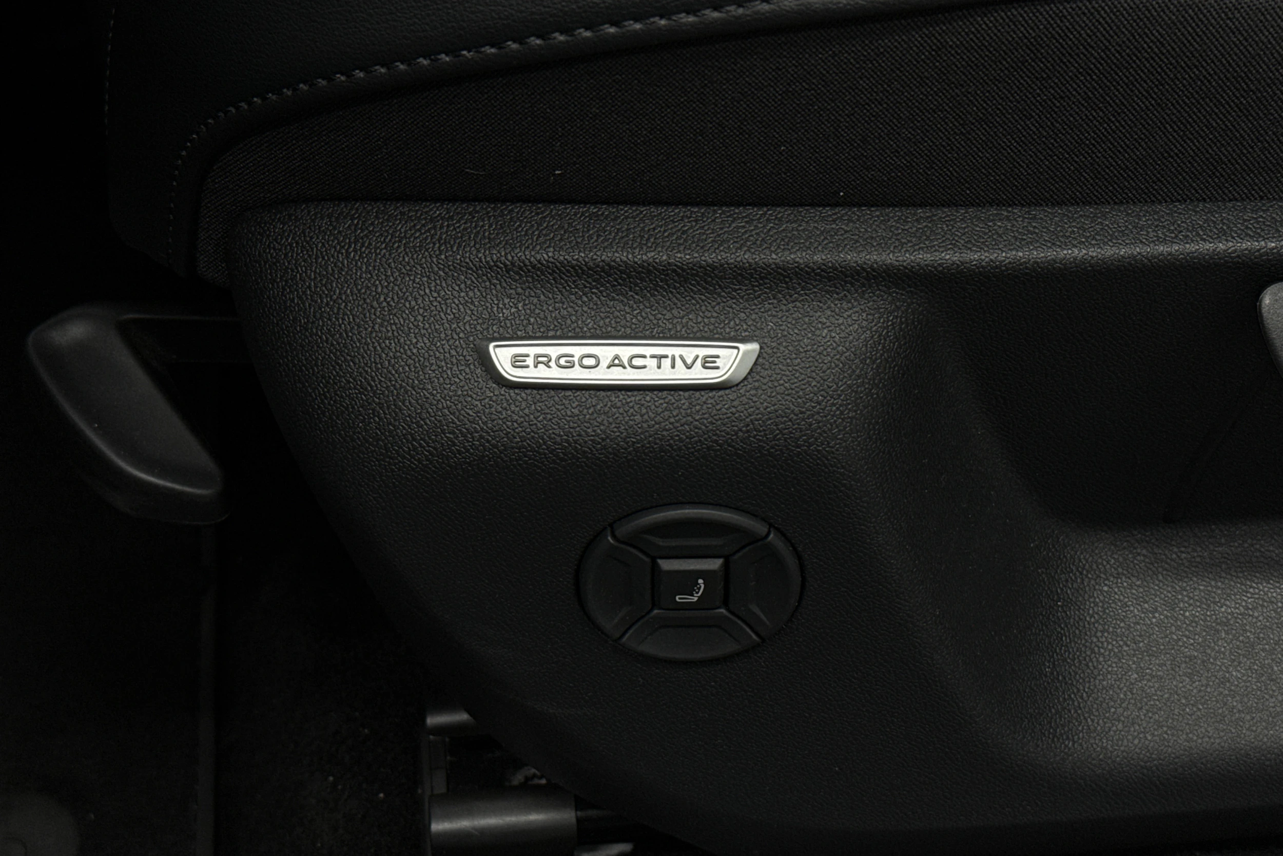 valkoinen Volkswagen Tiguan 2025 kuva 28.