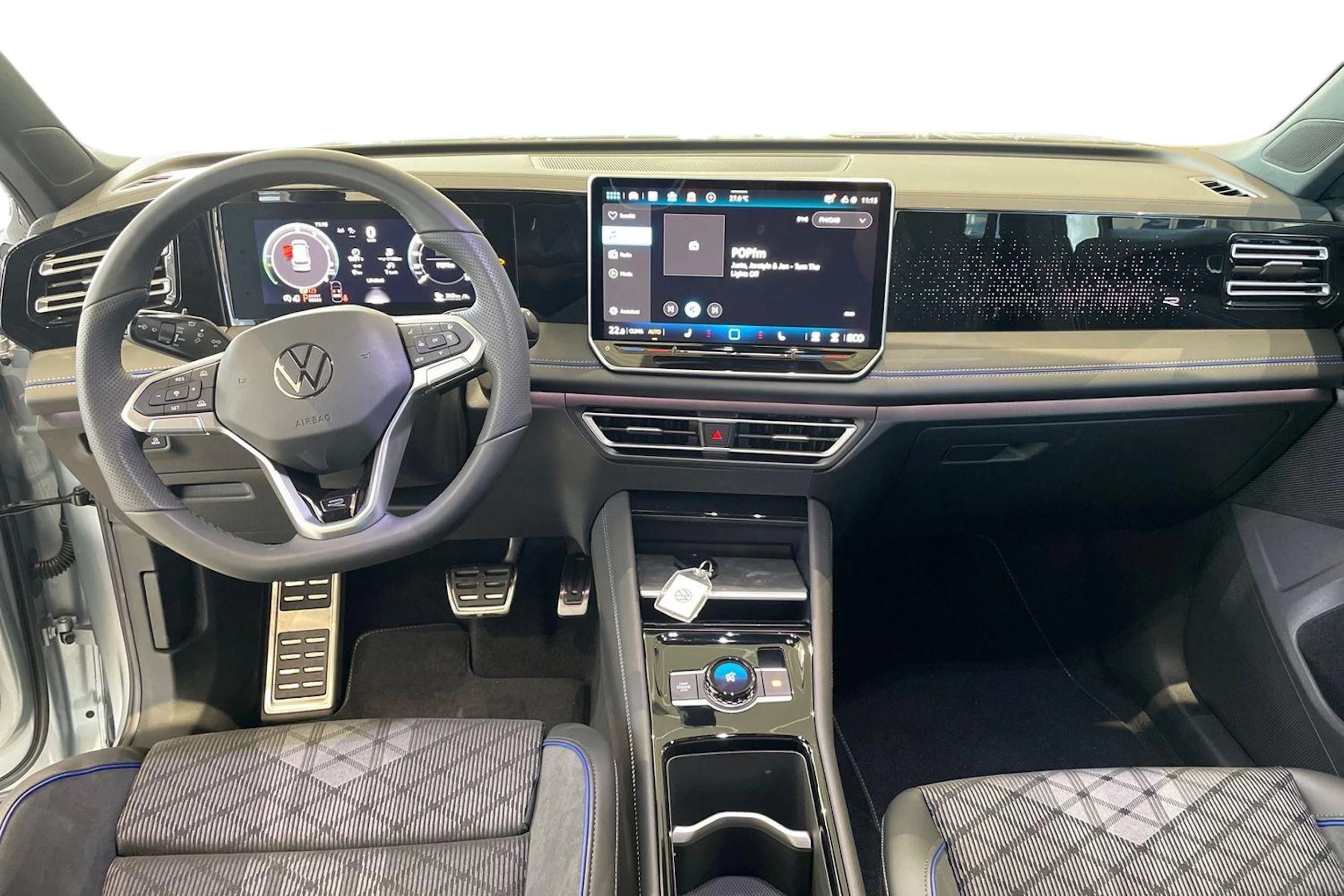 harmaa Volkswagen Tiguan 2025 kuva 7.