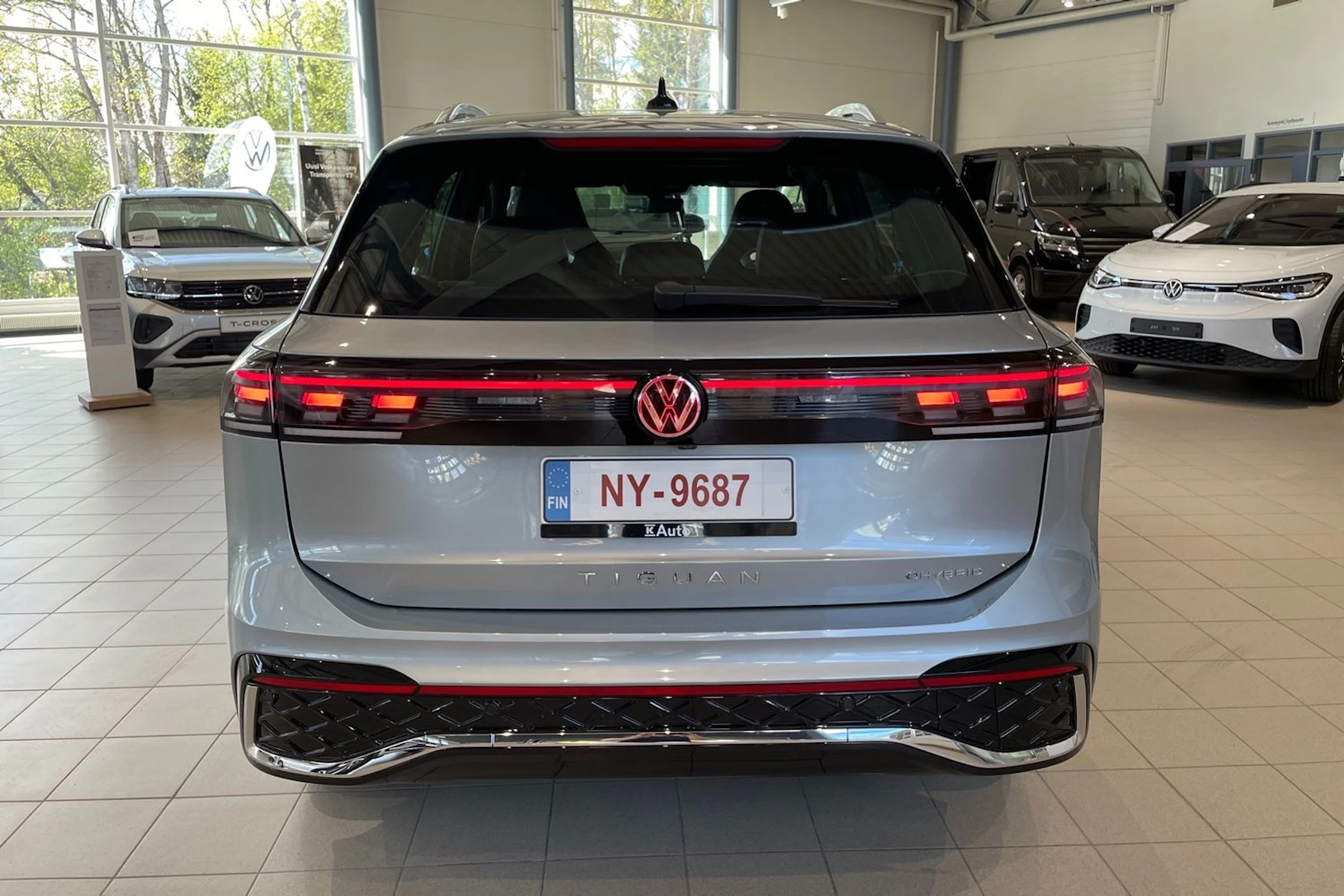 harmaa Volkswagen Tiguan 2025 kuva 13.