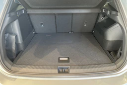 harmaa Volkswagen Tiguan 2025 kuva 14.