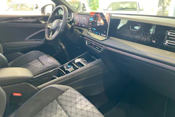 harmaa Volkswagen Tiguan 2025 kuva 15.